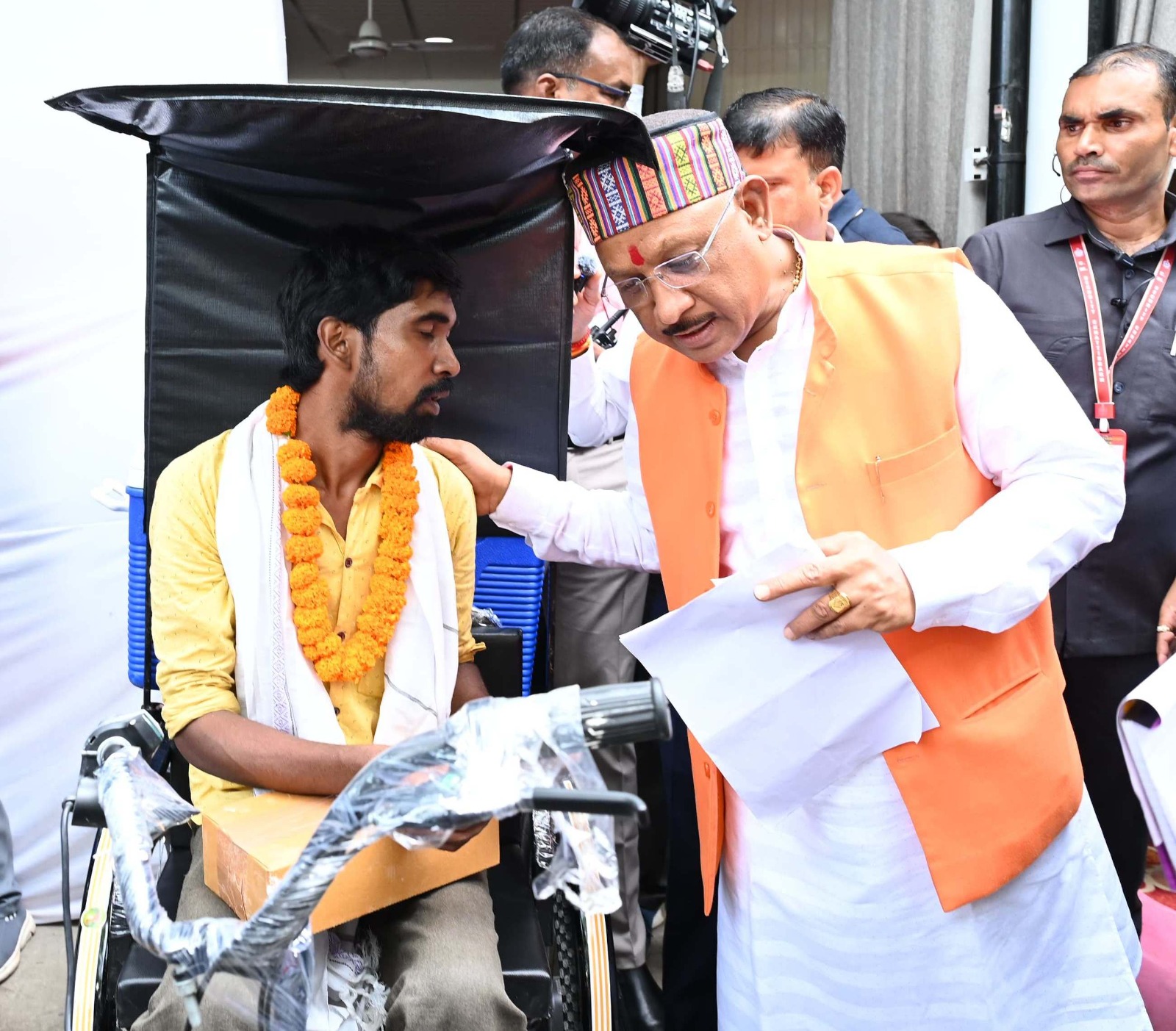 मुख्यमंत्री विष्णु देव साय के जनदर्शन कार्यक्रम का हुआ आगाज स्वयं आम जनता से मुलाकात कर उनकी समस्याओं और अपेक्षाओं की कर रहे हैं सुनवाई