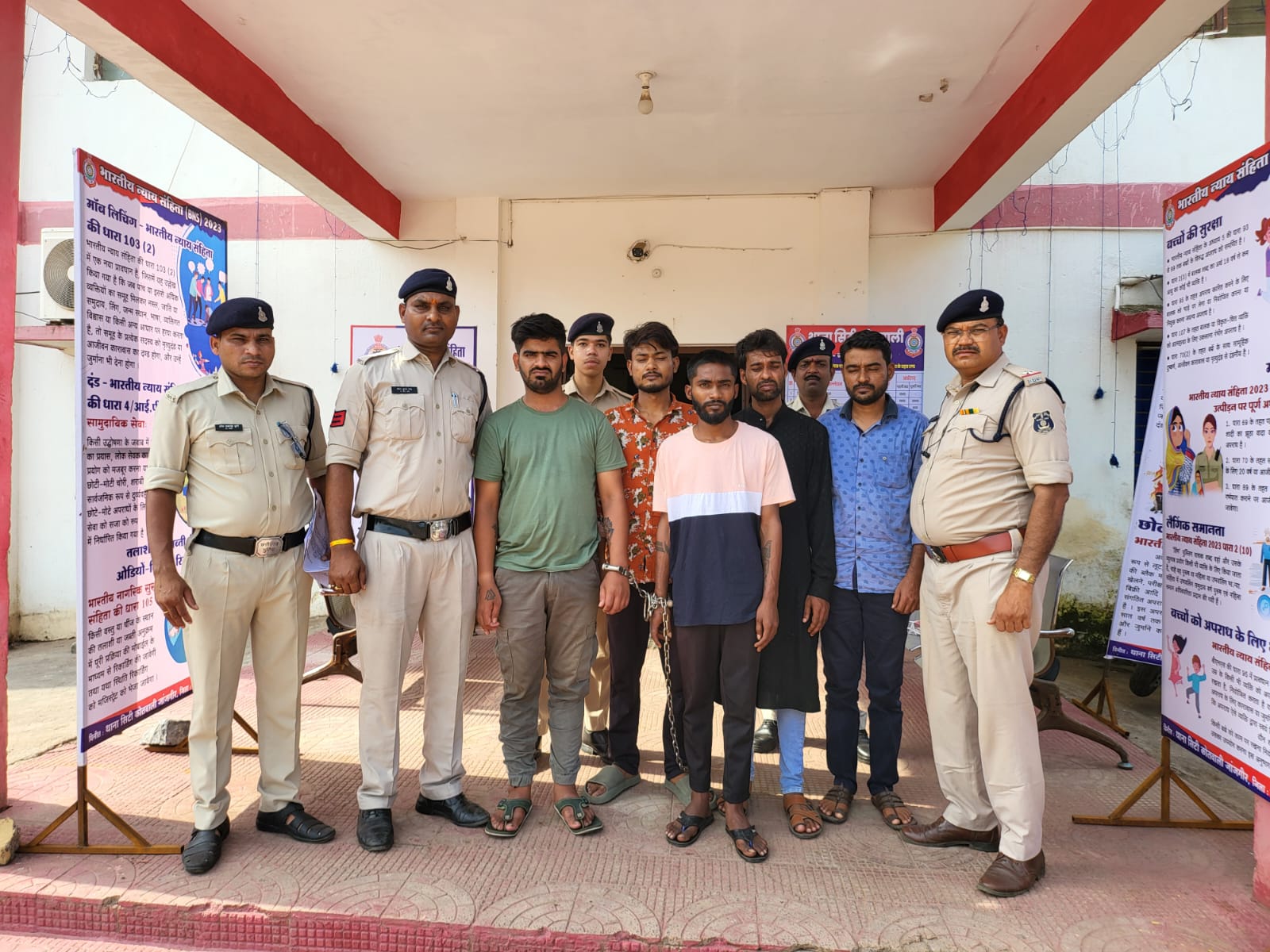  सूने मकान से चोरी करने वाले आरोपी चढ़े जांजगीर पुलिस के हत्थे