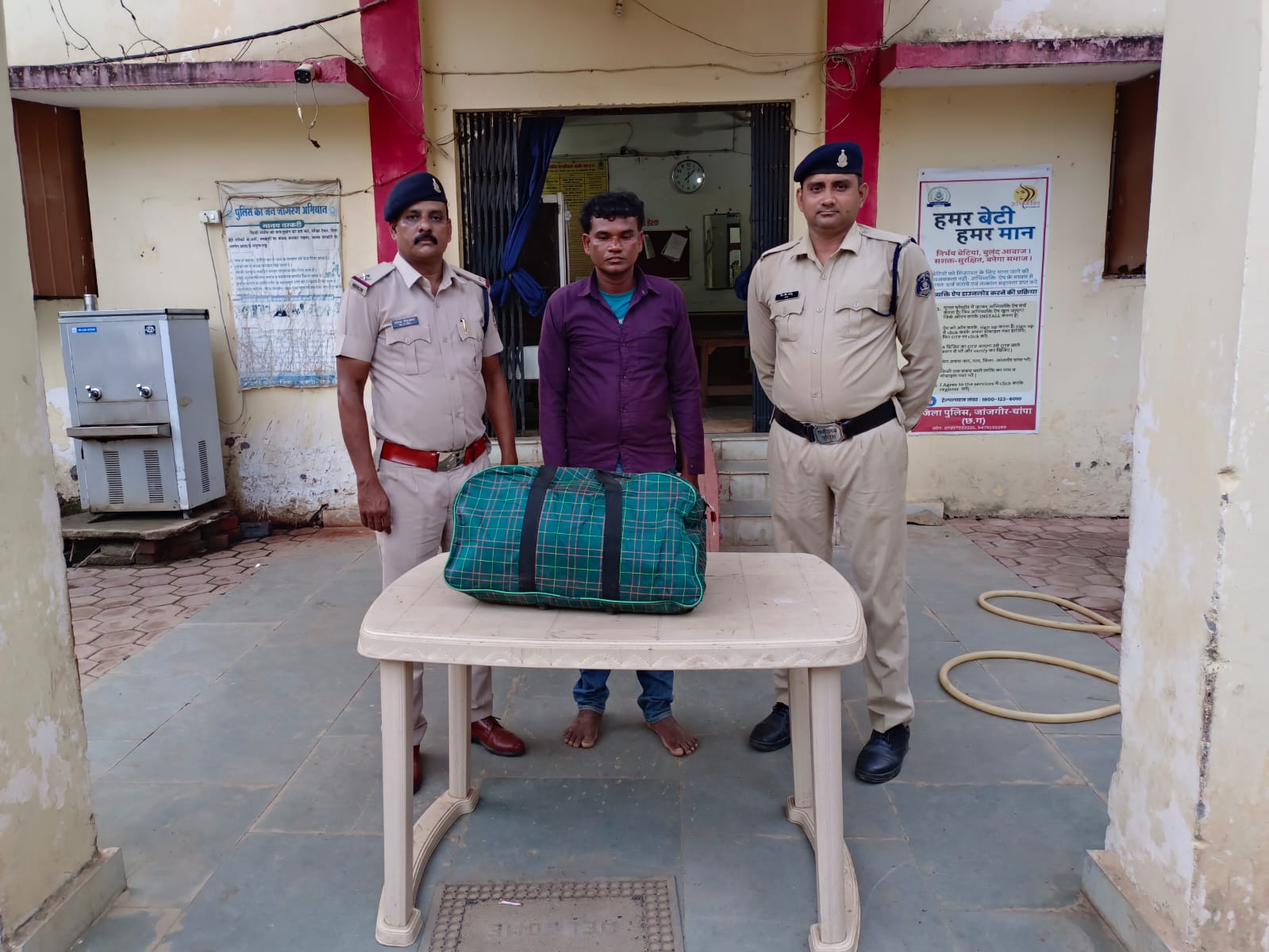 05 किलो गांजा बिक्री हेतु ले जाते हुए एक आरोपी को किया गिरफ्तार पामगढ़ पुलिस की  कार्यवाही