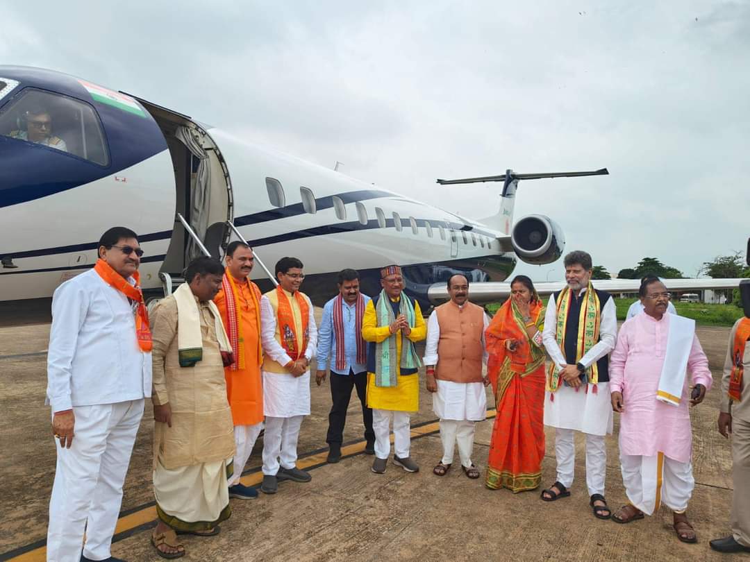 मुख्यमंत्री विष्णु देव साय और पूरा मंत्रिमण्डल राम काज और राम भक्ति की गहरी भावना जय राम के जयघोष के साथ भांचा राम के दर्शन के लिए अयोध्या धाम रवाना
