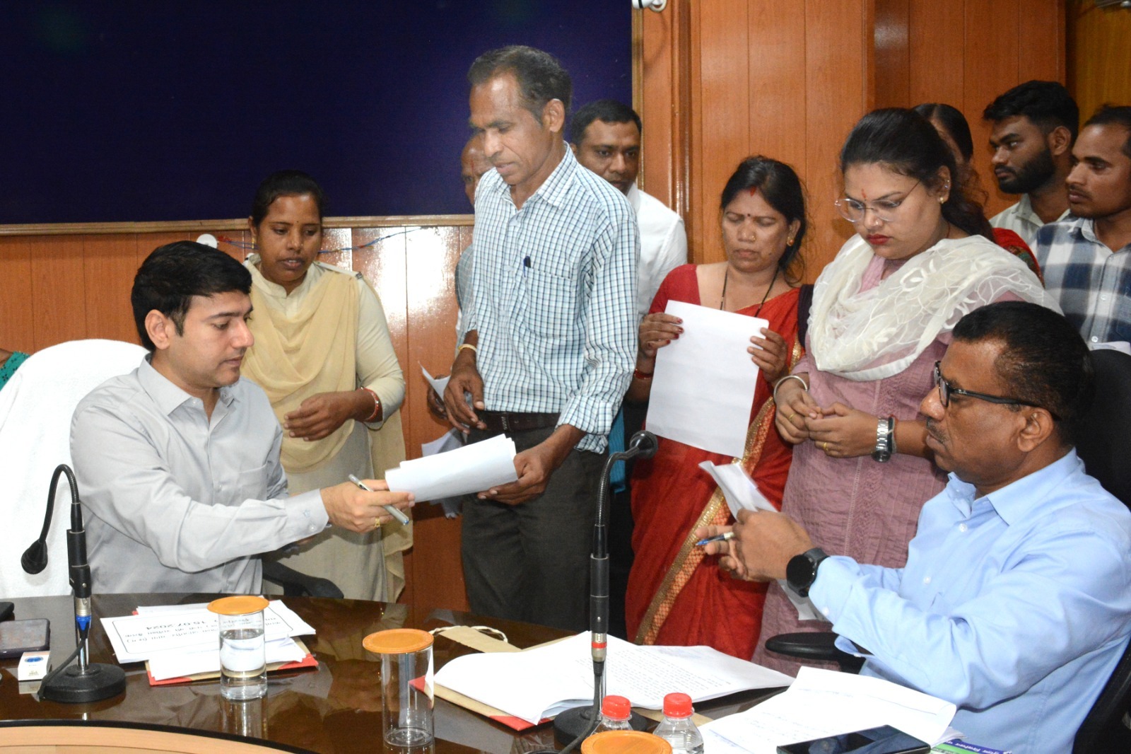 कलेक्टर ने जनदर्शन में सुनी आमजनो की समस्याएं 120 लोगों ने प्रस्तुत किये आवेदन, कलेक्टर ने नियमानुसार त्वरित निराकरण करने के दिए निर्देश