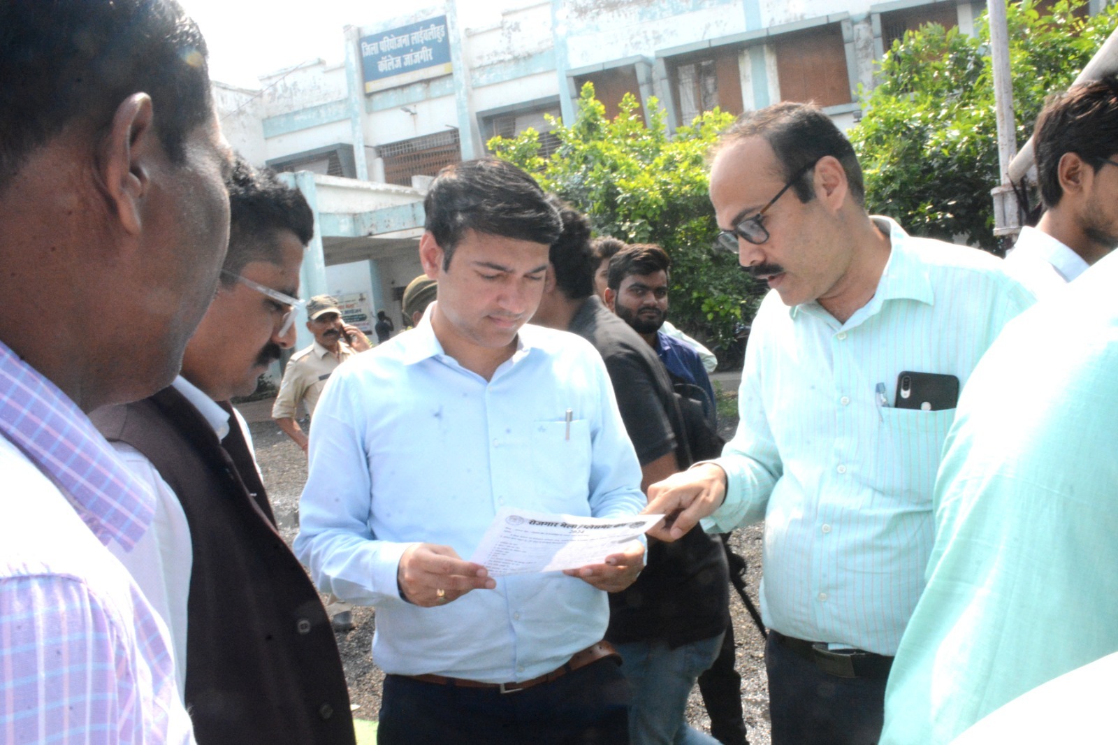 जिले में मेगा रोजगार मेला का हुआ आयोजन कलेक्टर ने किया मेगा रोजगार मेला का निरीक्षण