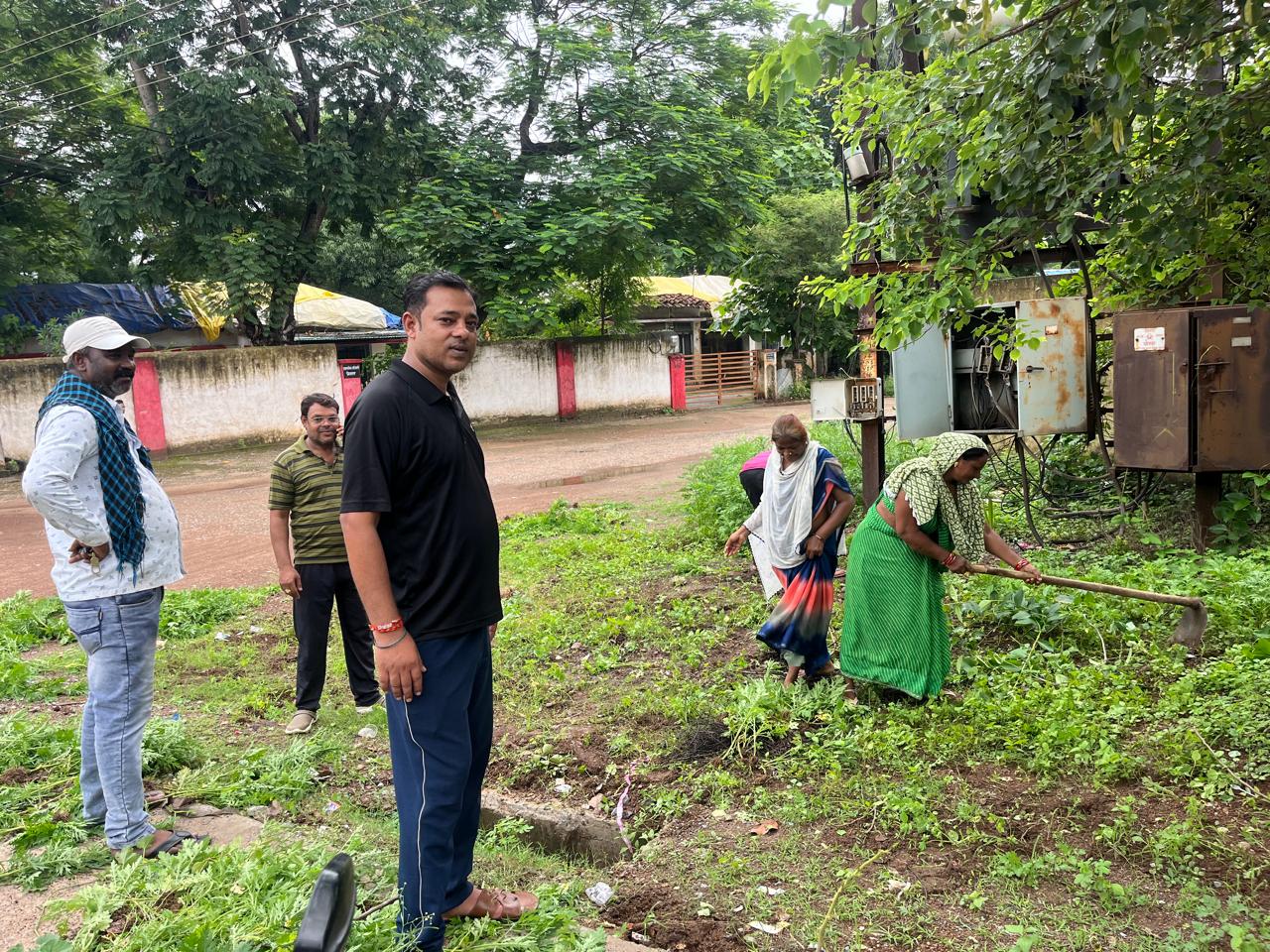 10 हफ्ते 10 बजे 10 मिनट अभियान: कलेक्टोरेट सहित सभी शासकीय कार्यालयों में चलाया गया स्वच्छता अभियान
