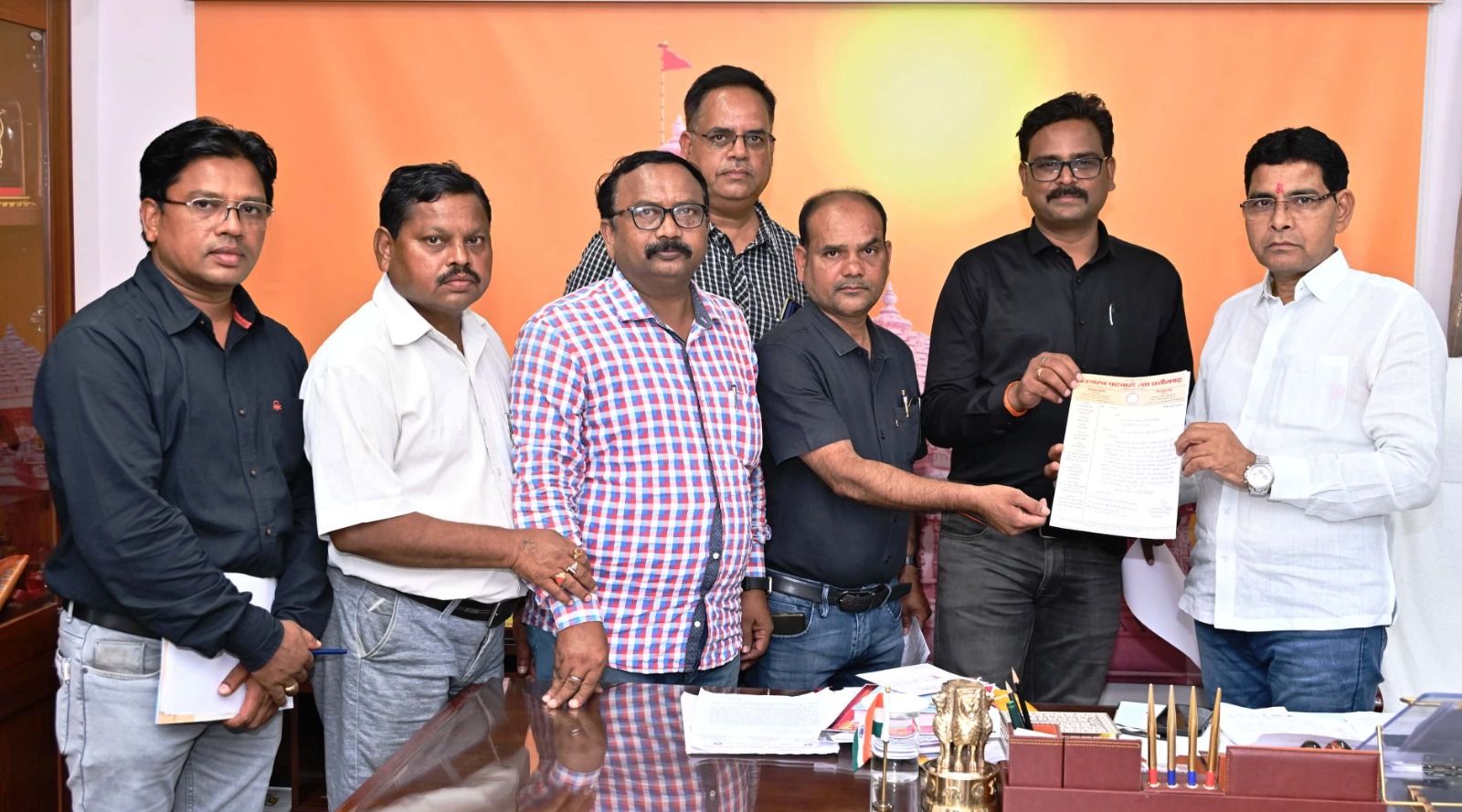 राजस्व मंत्री की पहल पर पटवारियों की हड़ताल समाप्त राजस्व संबंधित मामलों पर अब नहीं होगी कोई समस्या