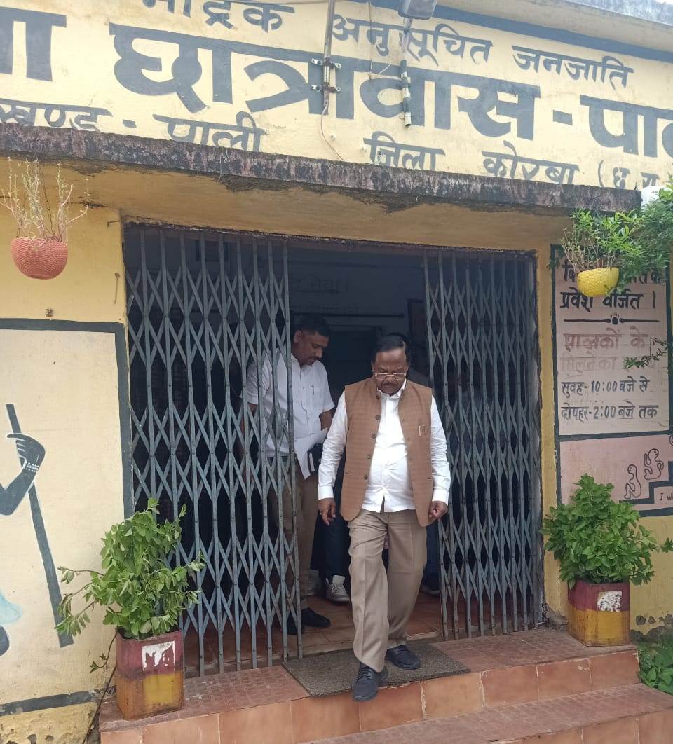 कैबिनेट मंत्री रामविचार नेताम ने पाली में कन्या छात्रावास एवं शासकीय उद्यान रोपणी पोड़ी का किया निरीक्षण