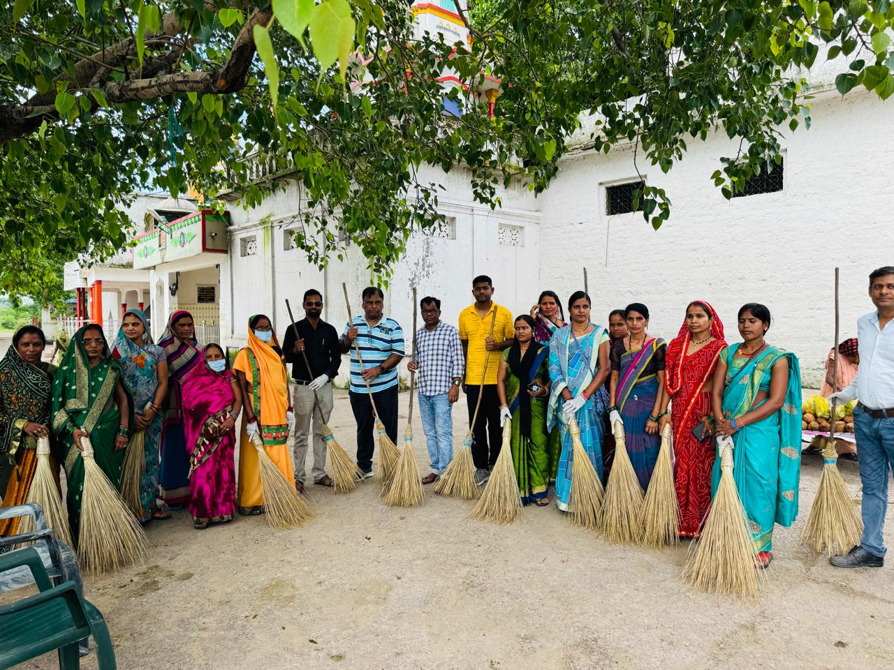 स्वच्छता की अलख जगाने पीथमपुर में चला स्वच्छता कार्यक्रम
