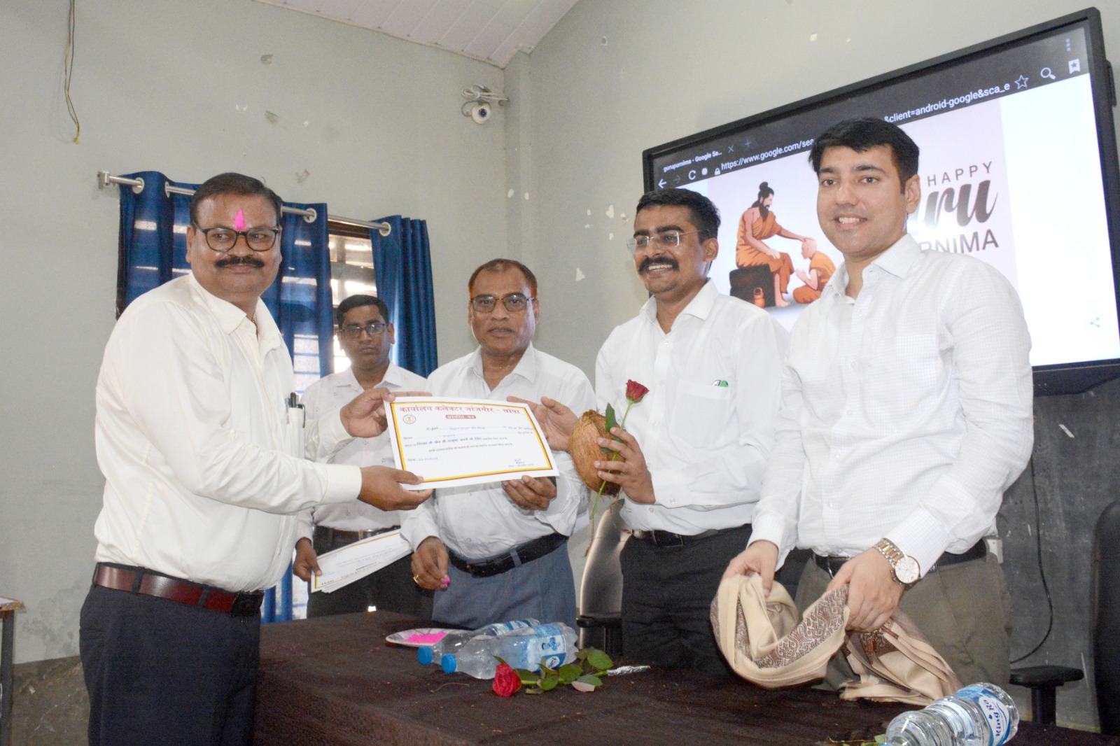 गुरु पूर्णिमा पर जिला प्रशासन ने राज्यपाल एवं राष्ट्रपति पुरस्कृत शिक्षकों का किया सम्मान