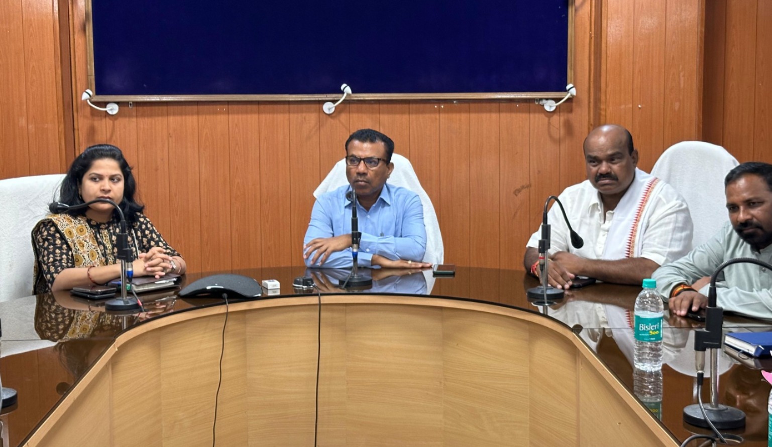 हाउसिंग बोर्ड कालोनी की समस्याओं के समाधान के संबंध में बैठक आयोजित