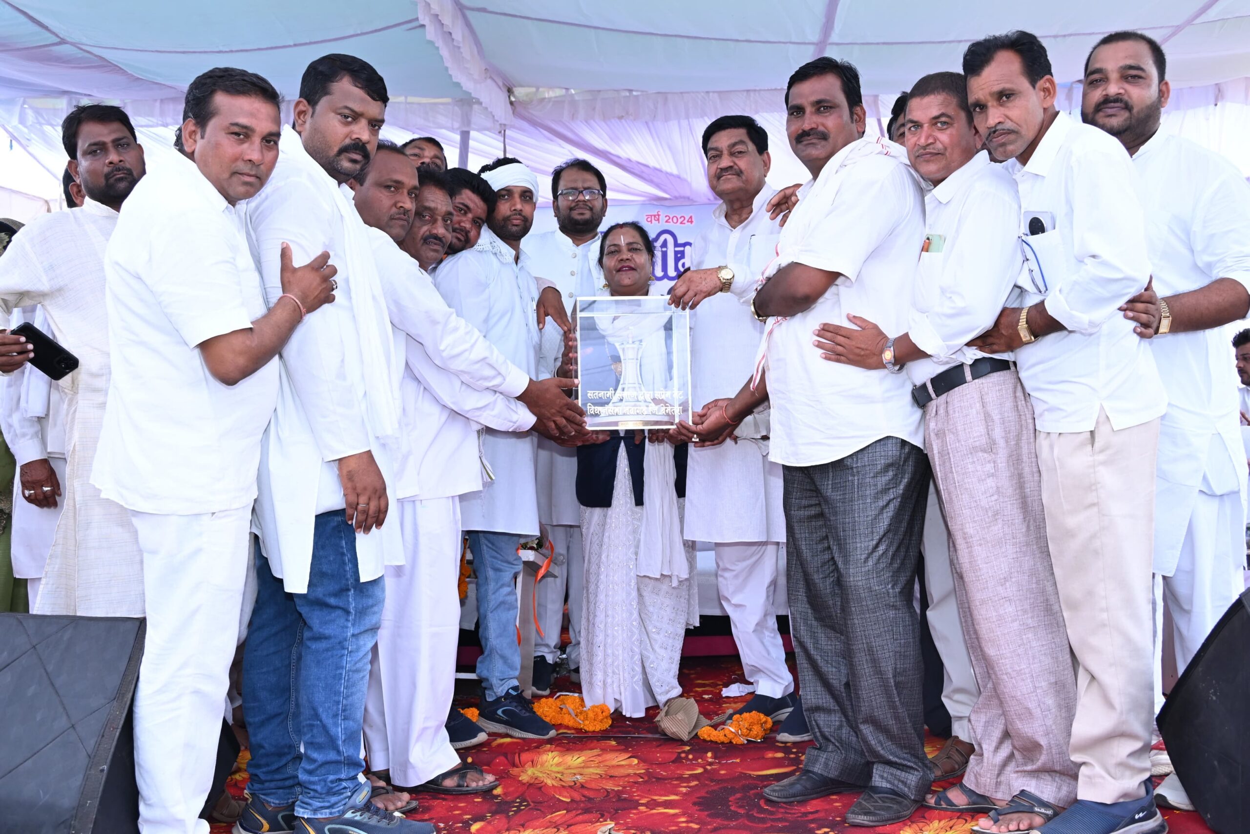 खाद्य मंत्री बघेल ने ममतामयी मिनीमाता की पुण्यतिथि पर श्रद्धांजलि अर्पित किया