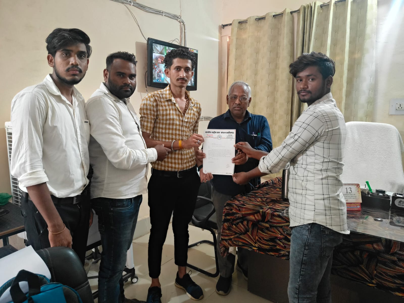 पमगढ़ NSUI ने सौप कुलपति के नाम ज्ञापन