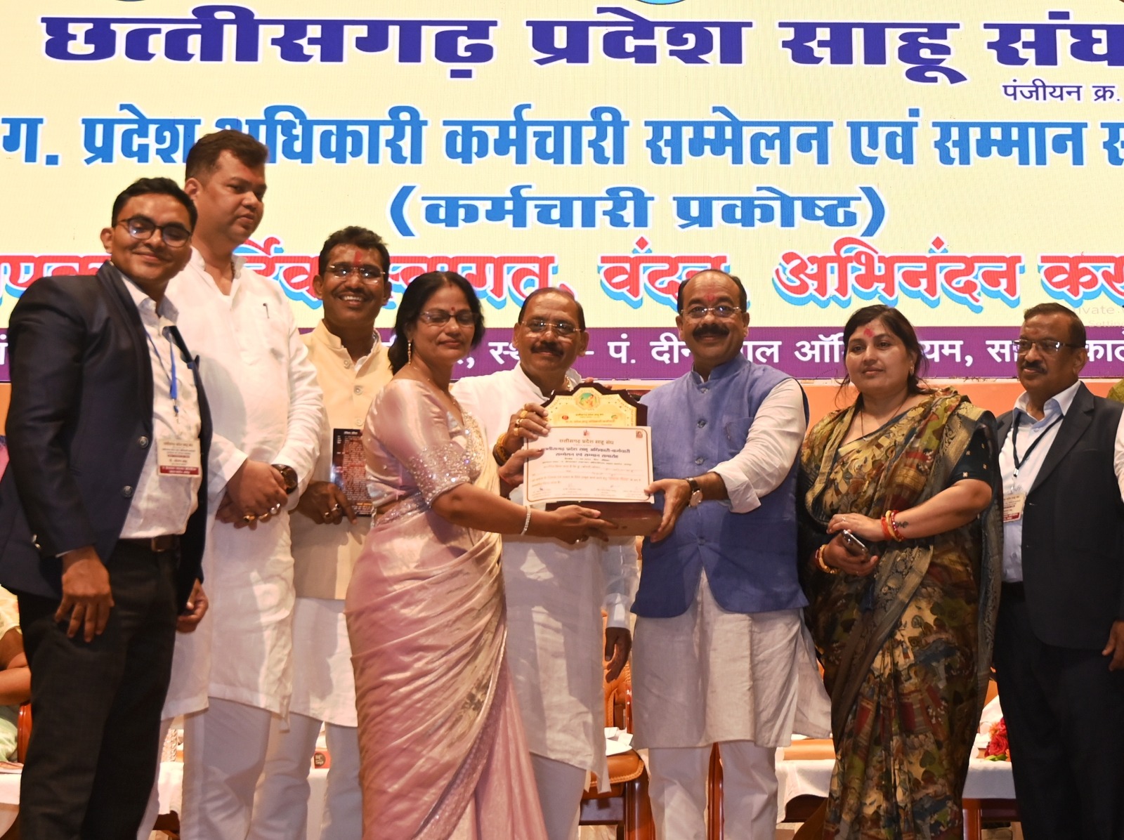 उप मुख्यमंत्री अरुण साव ने डॉ. सरिता साहू द्वारा लिखित ‘छत्तीसगढ़ का सामाजिक, सांस्कृतिक एवं आर्थिक इतिहास’ पुस्तक का किया विमोचन