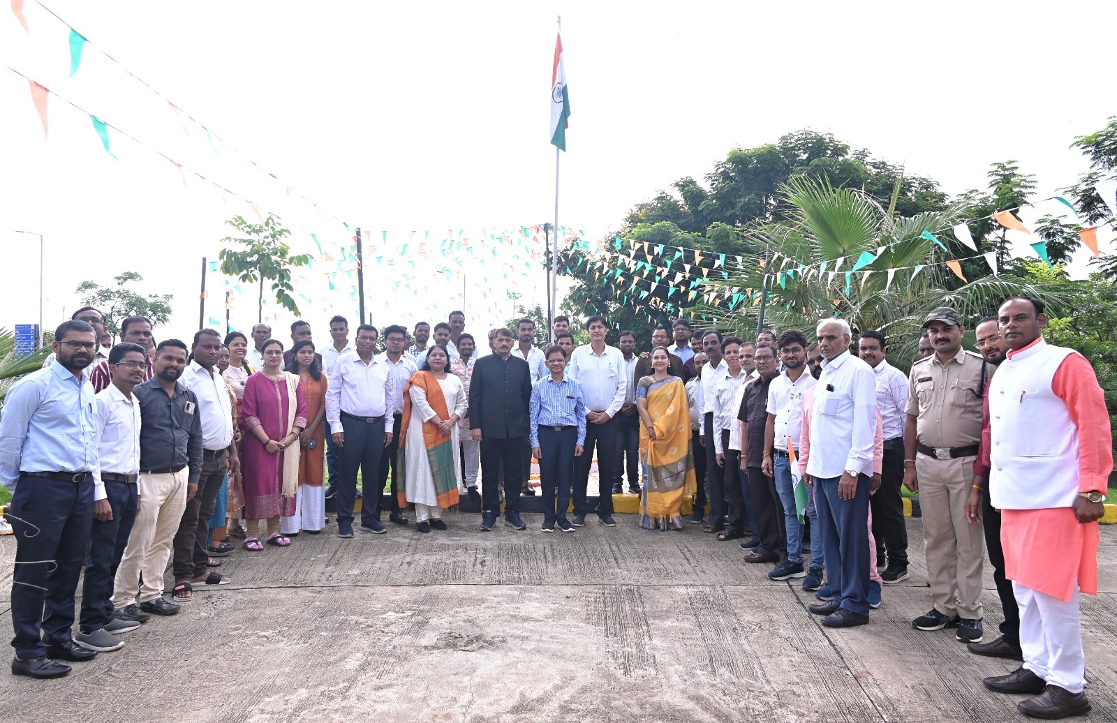 राज्य सूचना आयुक्त शुक्ला ने किया सूचना आयोग में ध्वजारोहण