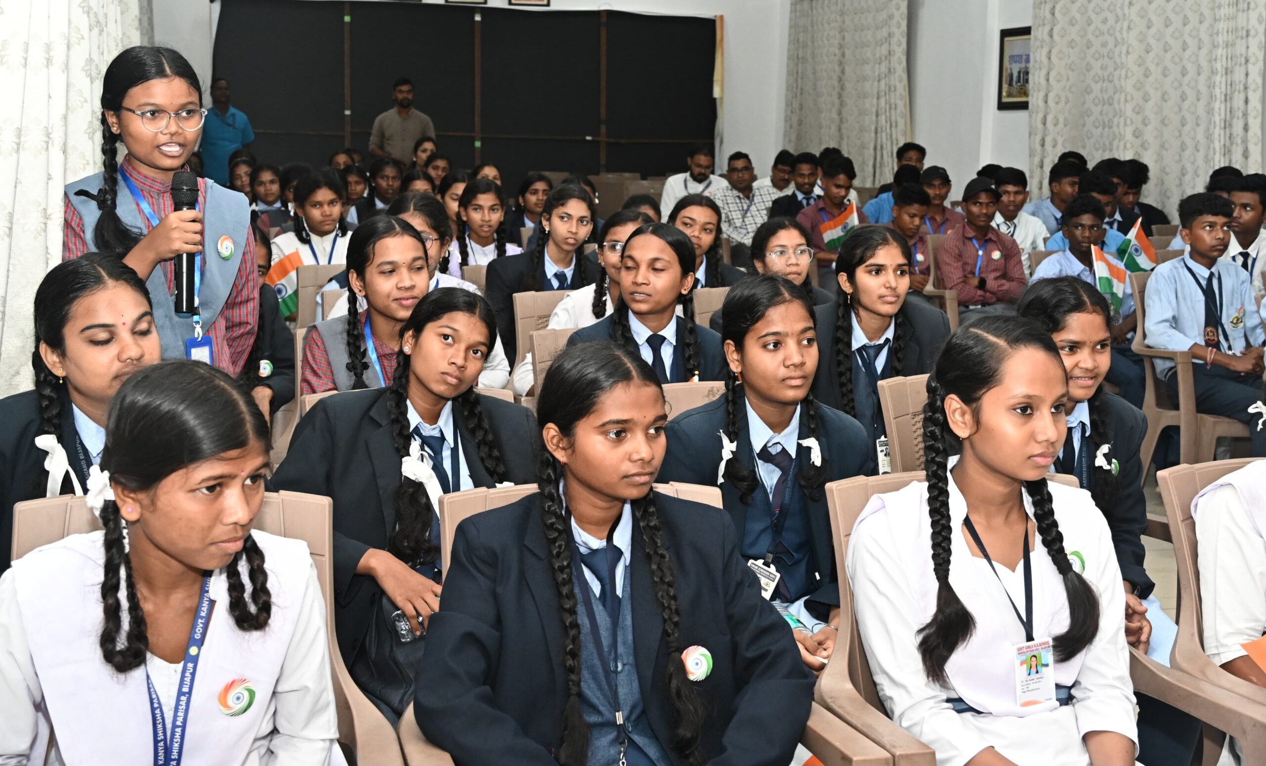 हवाई यात्रा कर रायपुर पहुंचे बीजापुर के मेधावी विद्यार्थियों में आसमान छूने का हौसला