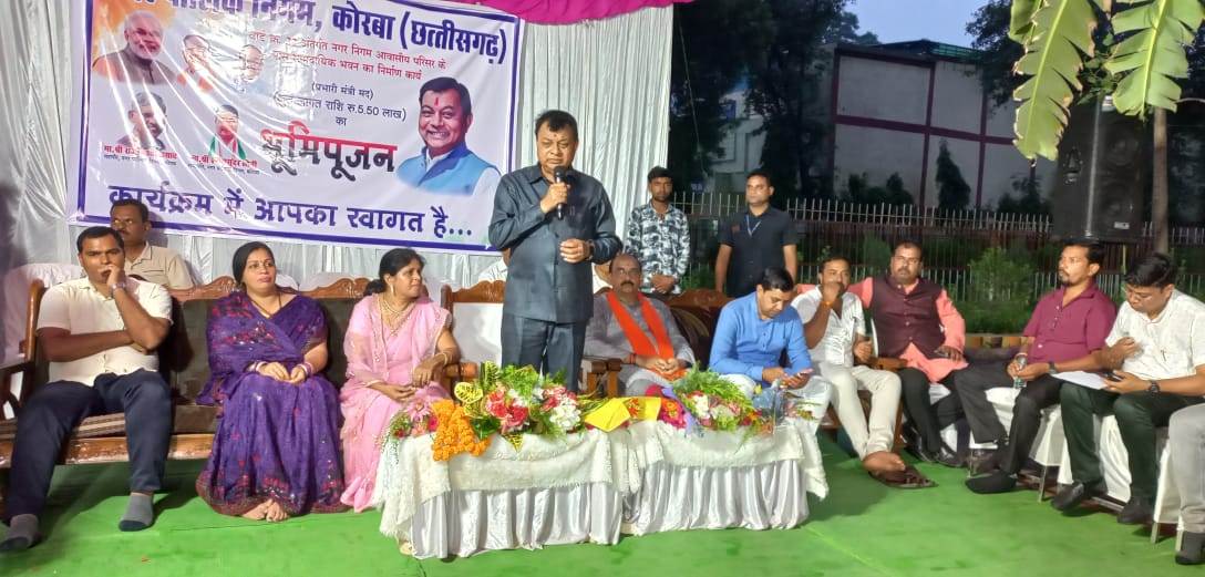 सरकार की योजनाओं का लाभ पात्र लोगों तक पहुंचाने के लिए पूरी इच्छाशक्ति से कार्य करें: उद्योग मंत्री देवांगन