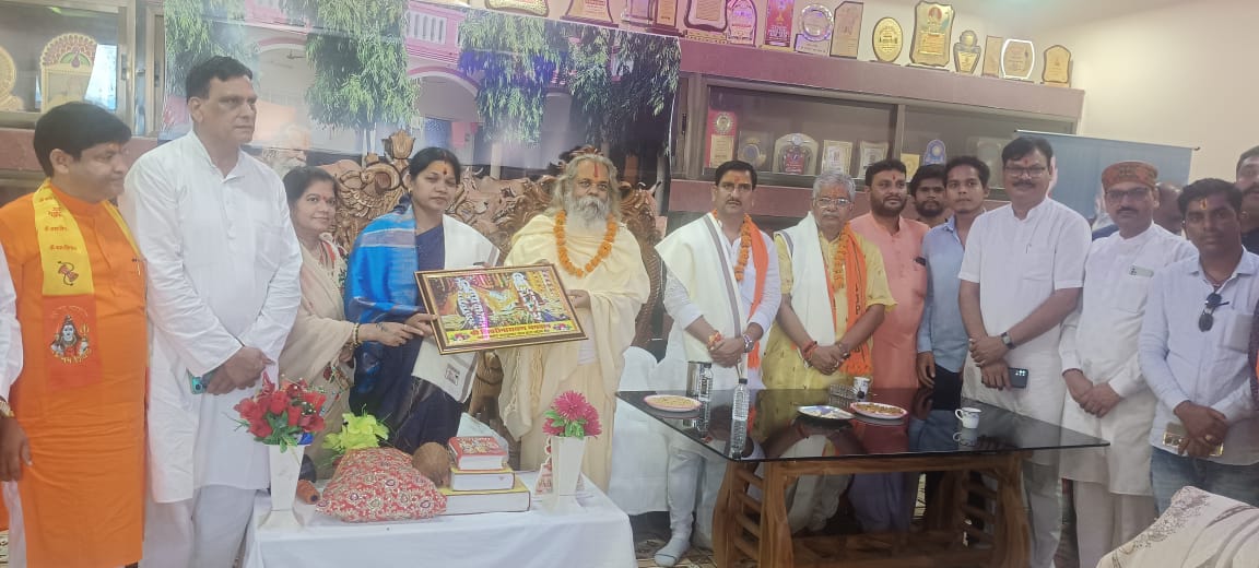 भारत सरकार के मंत्री ने किया भगवान शिवरीनारायण का दर्शन