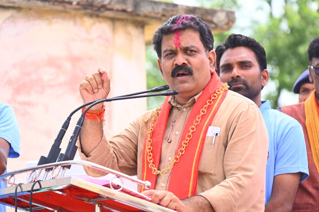 उपमुख्यमंत्री विजय शर्मा रक्षाबंधन पर कबीरधाम जिले में आयोजित विभिन्न कार्यक्रमों में हुए शामिल