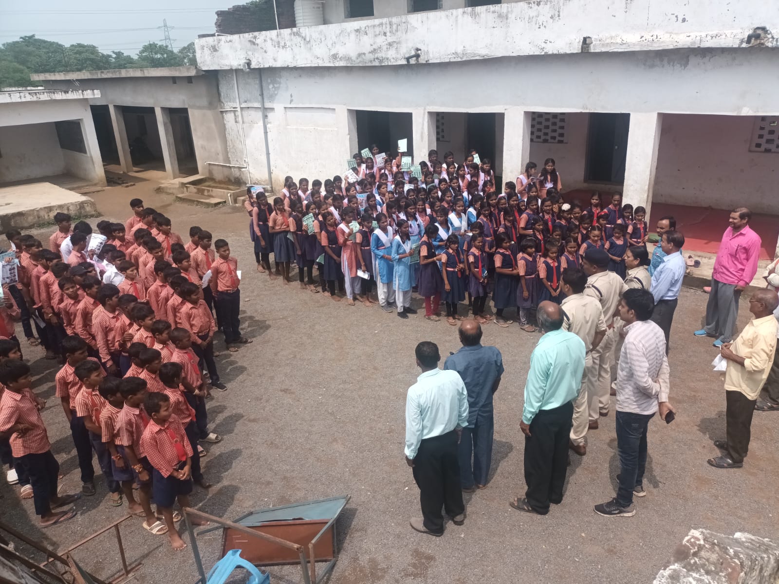 हमर पुलिस हमर संग जन जागरूकता कार्यक्रम के तहत नवागढ़ पुलिस द्वारा ग्राम तुलसी के स्कूल में सामुदायिक पुलिसिंग का किया अयोजन 