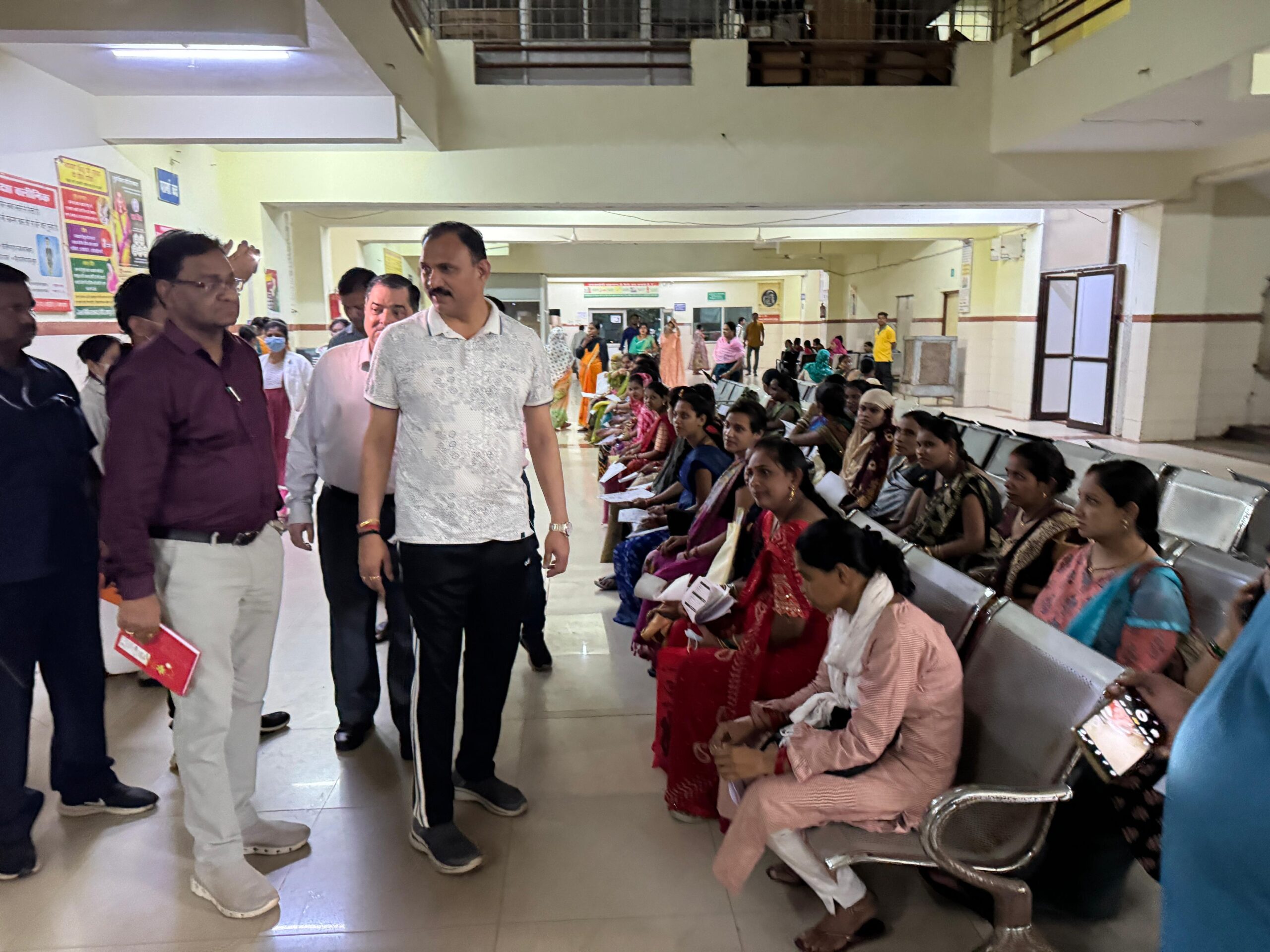 स्वास्थ्य मंत्री श्याम बिहारी जायसवाल का राजधानी के अस्पतालों में औचक निरीक्षण