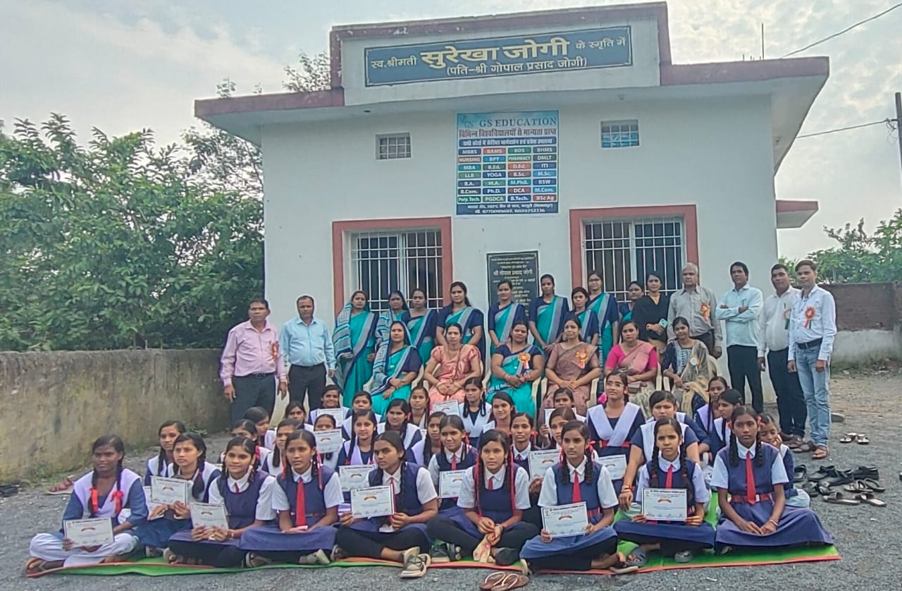 महिला डेवलपमेंट फाउंडेशन ने महात्मा ज्योतिराव फुले उच्चतर माध्यमिक विद्यालय मुरलीडीह में किया नि:शुल्क महिला प्रशिक्षण का आयोजन