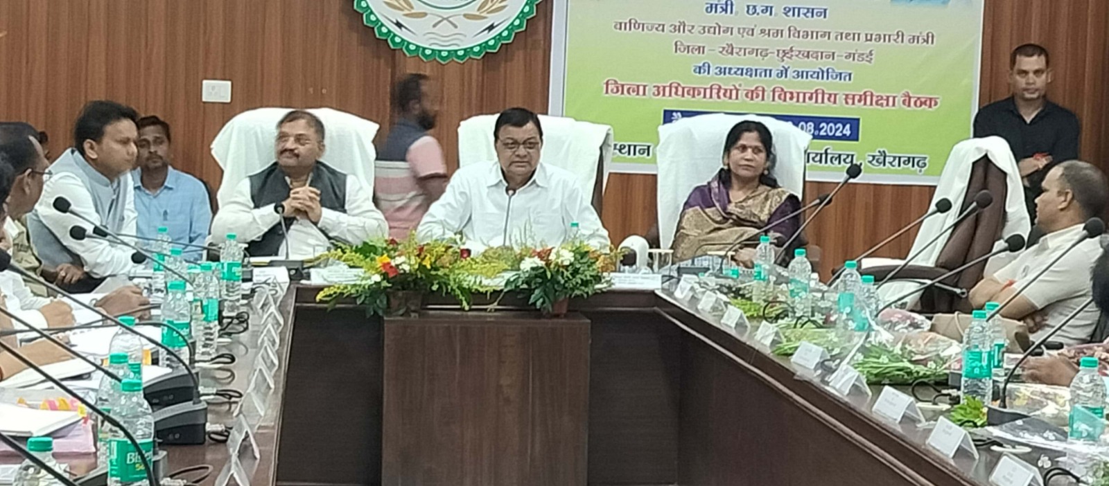 शासन की जनकल्याणकारी योजनाओं का जमीनी स्तर पर क्रियान्वयन हो – प्रभारी मंत्री देवांगन