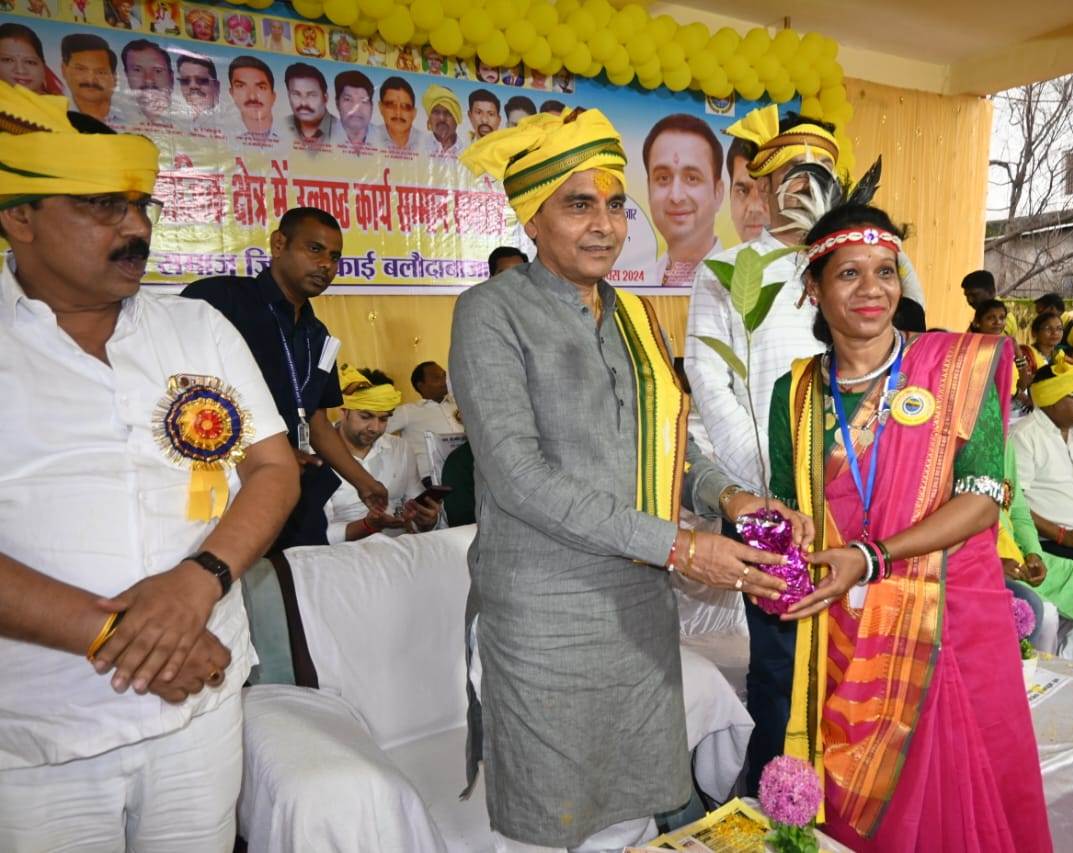 मेहनतकश आदिवासी समाज की सहज और सरल संस्कृति अन्य समाज के लिए आकर्षण का केंद्र – राजस्व मंत्री वर्मा