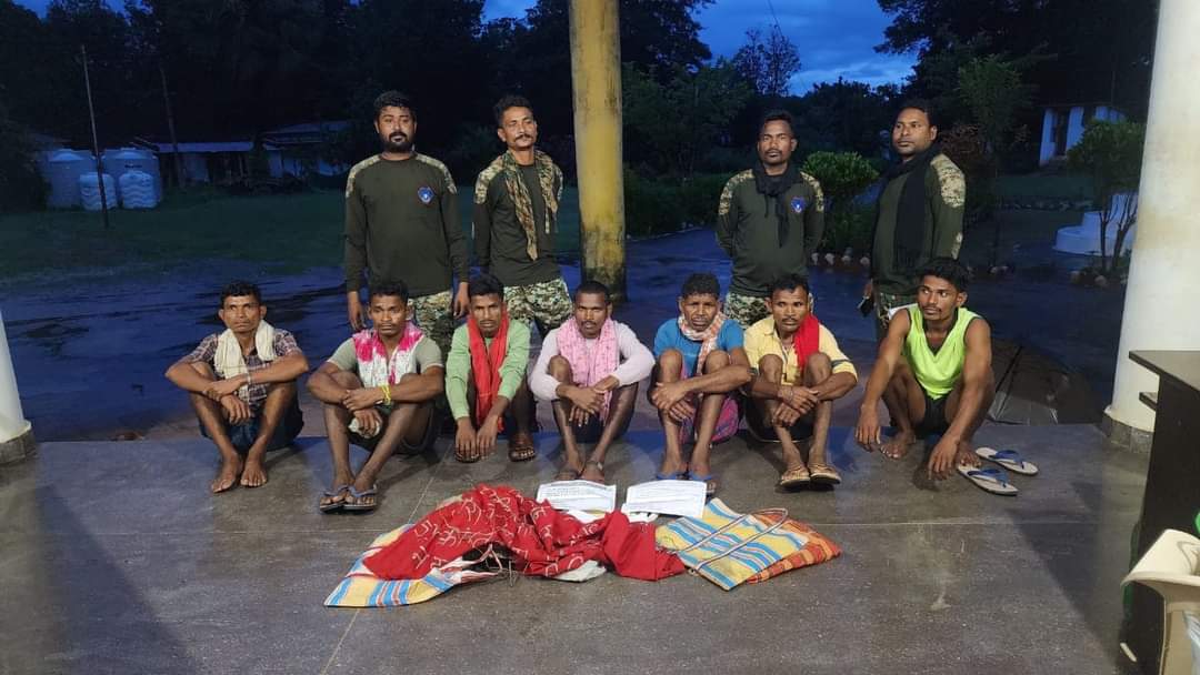 बीजापुर पुलिस का माओवाद पर प्रहार: 13 माओवादी गिरफ्तार, प्रतिबंधित और विस्फोटक सामग्री बरामद