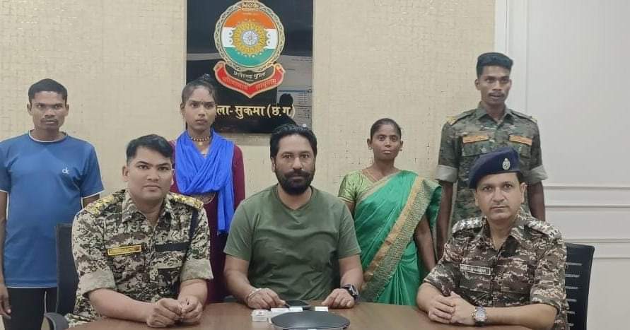 माओवादी उन्मूलन अभियान: पुलिस के बढ़ते प्रभाव से सुकमा में आत्मसमर्पित हुए 02 महिला नक्सली सहित 03 नक्सली