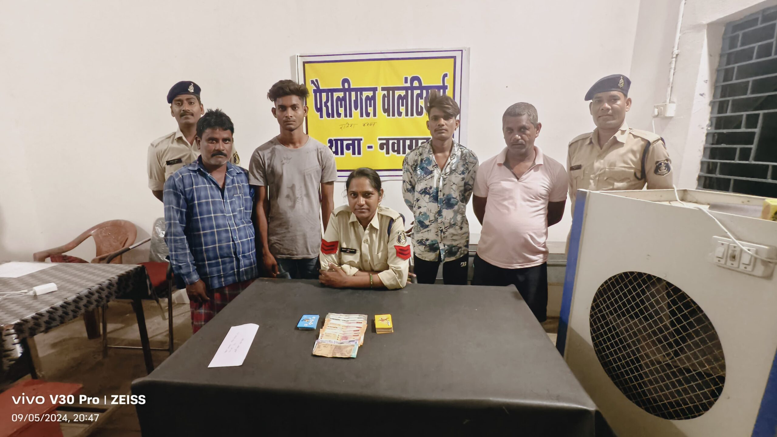 नवागढ़ थाना क्षेत्र में जुआ खेलने वाले 04 आरोपियों को पुलिस ने किया गिरफ्तार 