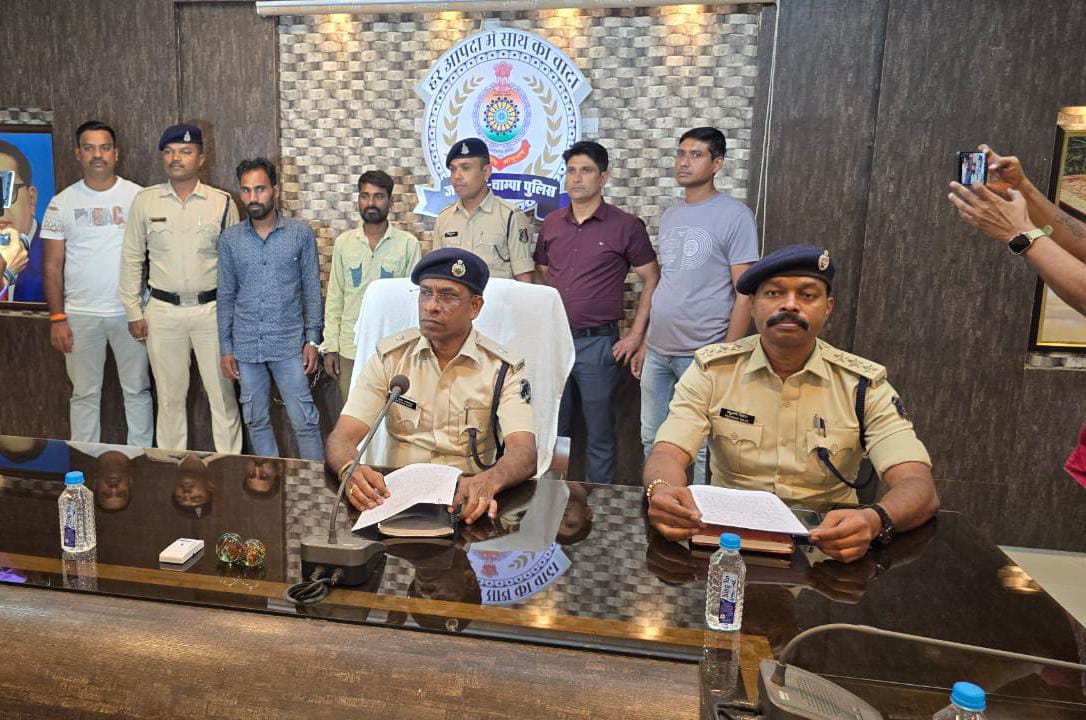 बिर्रा थाना क्षेत्र के ग्राम करही के पास महानदी में बंद बोरी में मिले लाश के मामले में 02 आरोपियों को किया गया गिरफ्तार