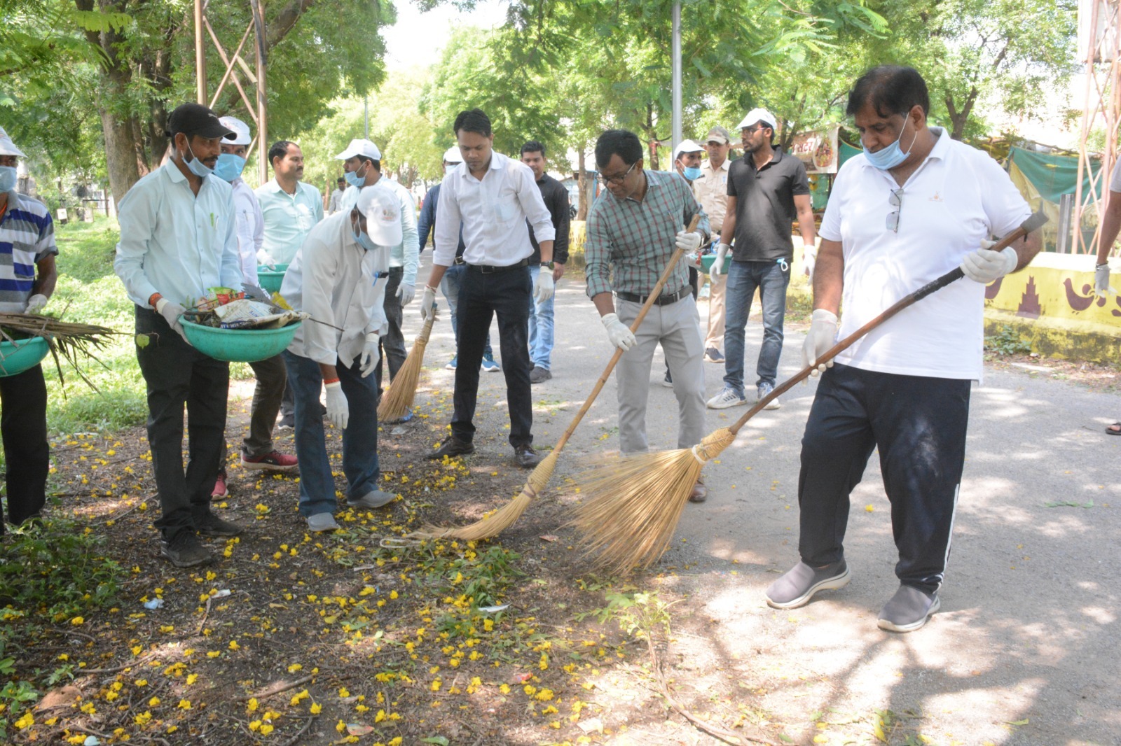 जिला पंचायत परिसर में चलाया गया स्वच्छता अभियान