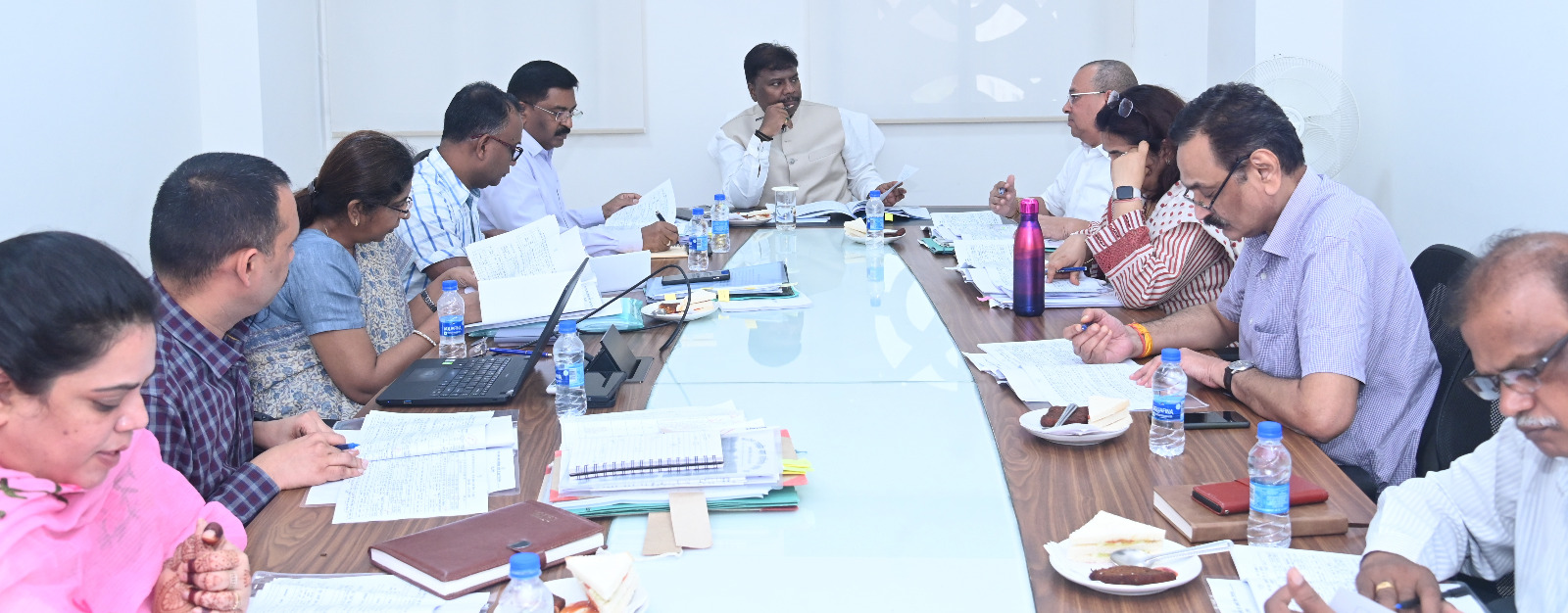 वनमंत्री कश्यप ने ली विभागीय समीक्षा बैठक