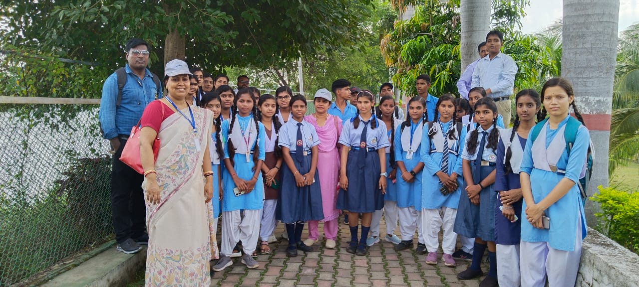 कलेक्टर आकाश छिकारा की विशेष पहल, उत्कृष्ट जांजगीर-चांपा अंतर्गत मासिक परीक्षा में टॉप करने वाले 30 बच्चों को कराया गया क्रोकोडाईल पार्क कोटमीसोनार का भ्रमण