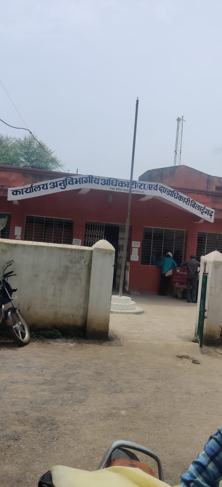 पंडरीपाली की मिनी माता महिला समूह के सचिव पुनीबाई कठौतिया ने अध्यक्ष के विरुद्ध सरसीवा थाने में की शिकायत