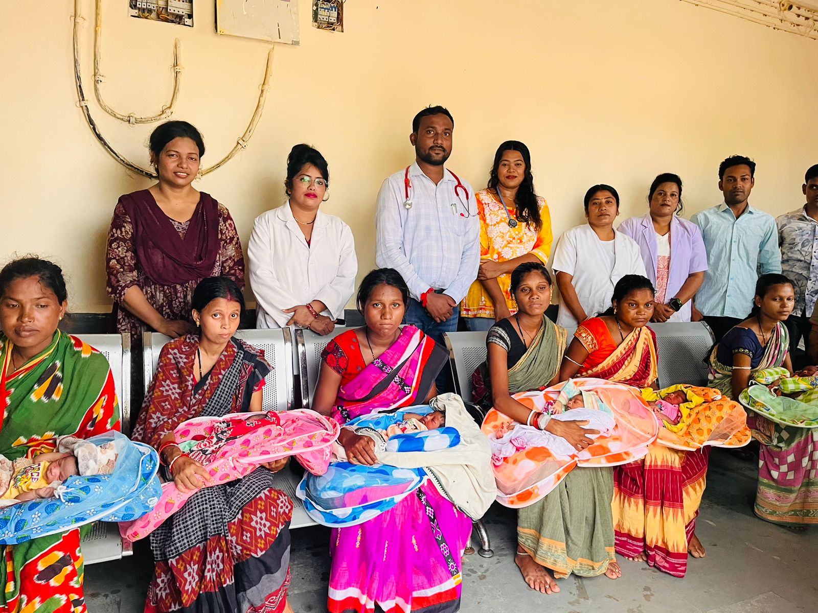 सरकारी अस्पताल देवभोग में 6 नन्हे फरिश्तों की गूंजी किलकारी 15 घंटे के भीतर 6 महिलाओं की हुई सफल डिलीवरी