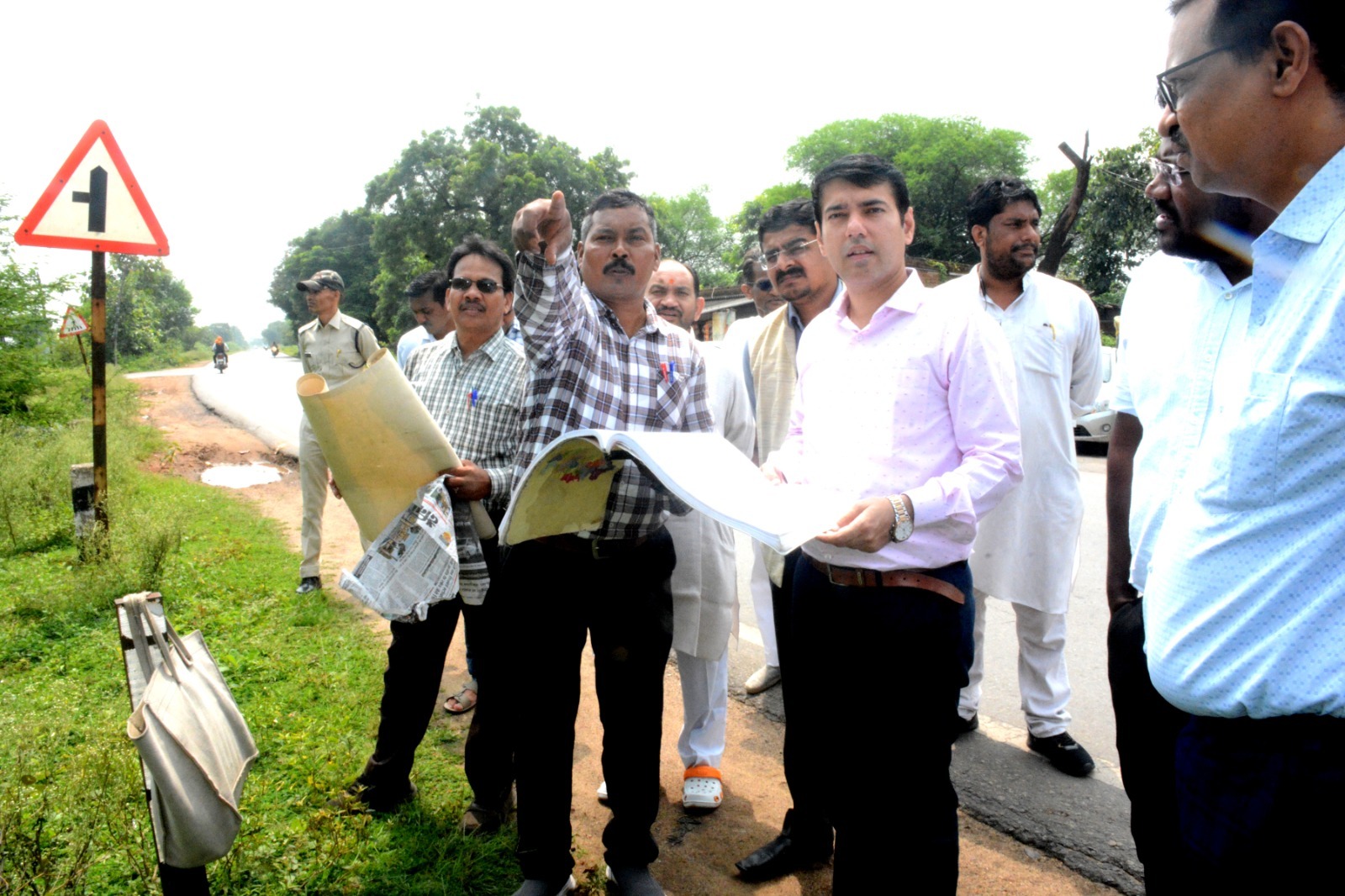 कलेक्टर ने सिवनी में रेशम विभाग के रीलिंग यूनिट कॉमन फैसिलिटी सेंटर का किया निरीक्षण