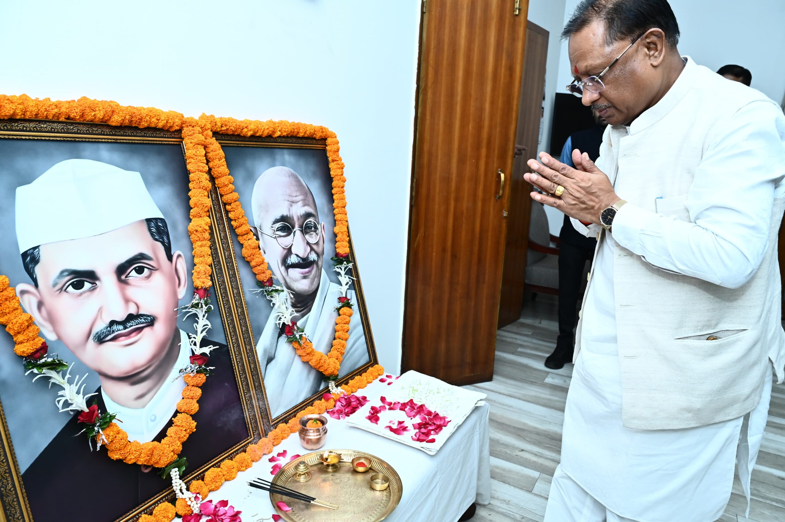 मुख्यमंत्री ने राष्ट्रपिता महात्मा गांधी और पूर्व प्रधानमंत्री स्वर्गीय  लाल बहादुर शास्त्री की जयंती पर उन्हें किया नमन