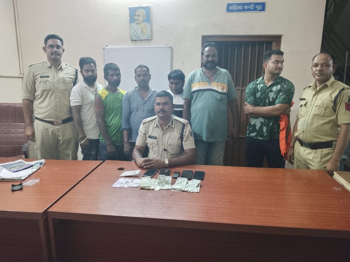अकलतरा क्षेत्र में जुआ खेलने वाले 06 आरोपियों को किया गिरफ्तार अकलतरा पुलिस एवं सायबर टीम की संयुक्त कार्यवाही