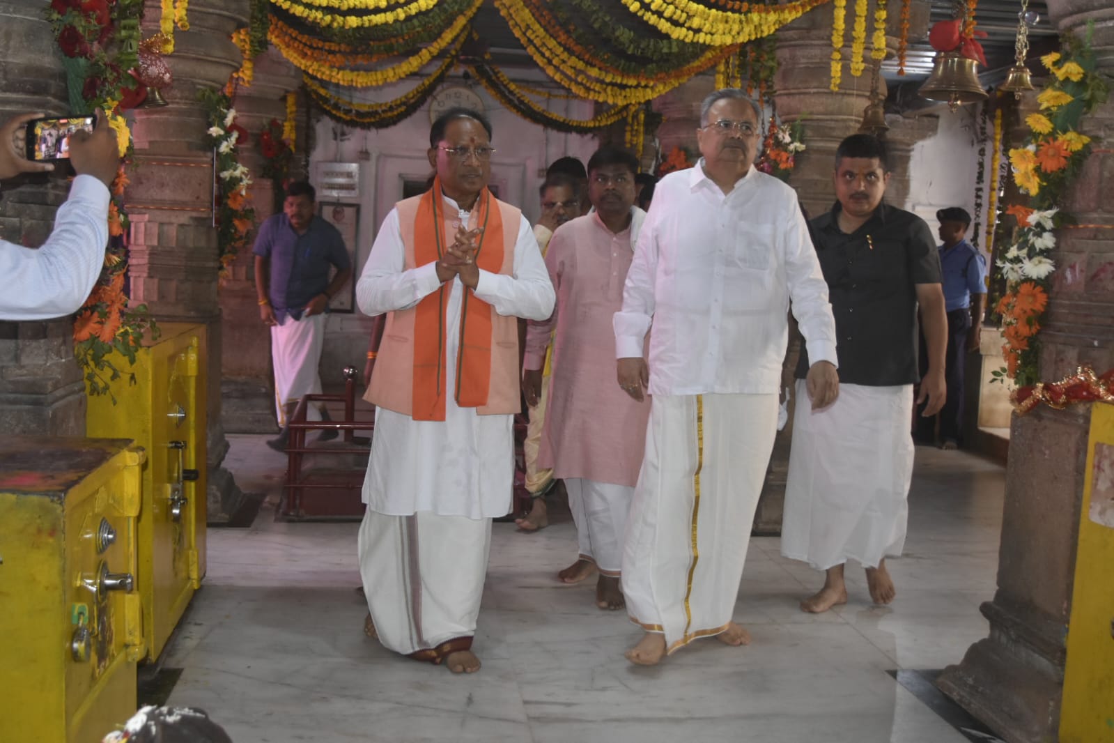 मुख्यमंत्री विष्णु देव साय ने बस्तर की आराध्य देवी मां दंतेश्वरी की पूजा-अर्चना कर प्रदेशवासियों की खुशहाली की कामना 