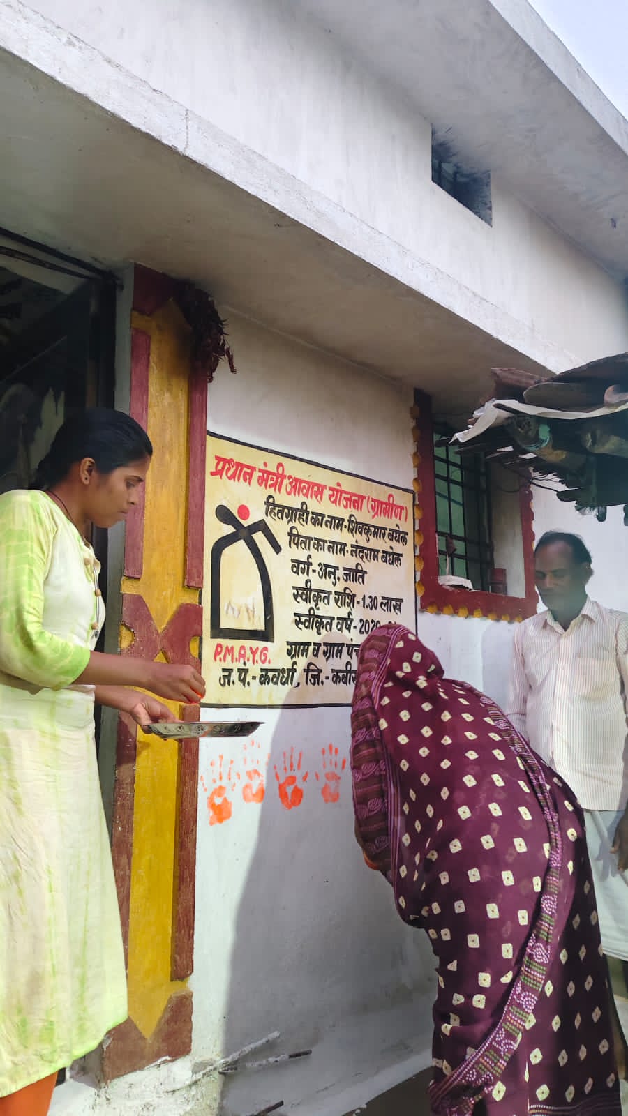त्यौहार के सीजन में खुशियां हुई दोगुनी शुभ मुहूर्त देख कर गांवों में बड़े तदात पर हो रहे गृह प्रवेश तो कही भूमिपूजन