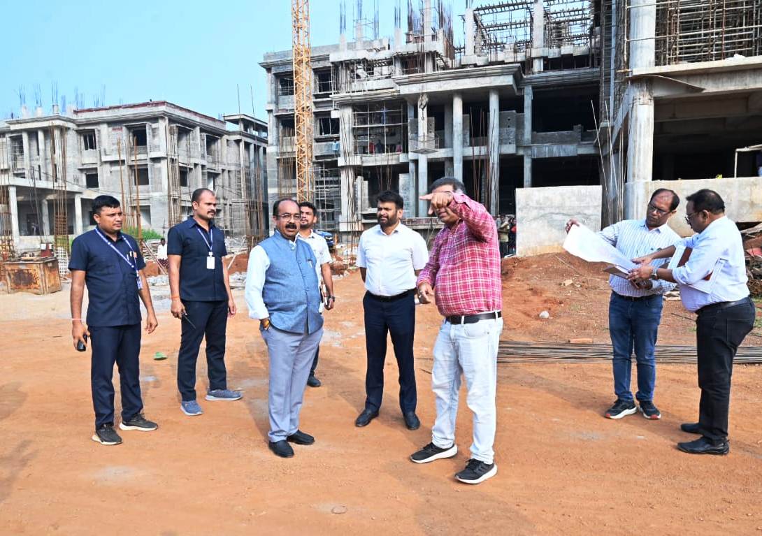 पीडब्ल्यूडी और स्मार्ट सिटी के कार्यों में तेजी लाने उप मुख्यमंत्री  अरुण साव उतरे फील्ड पर