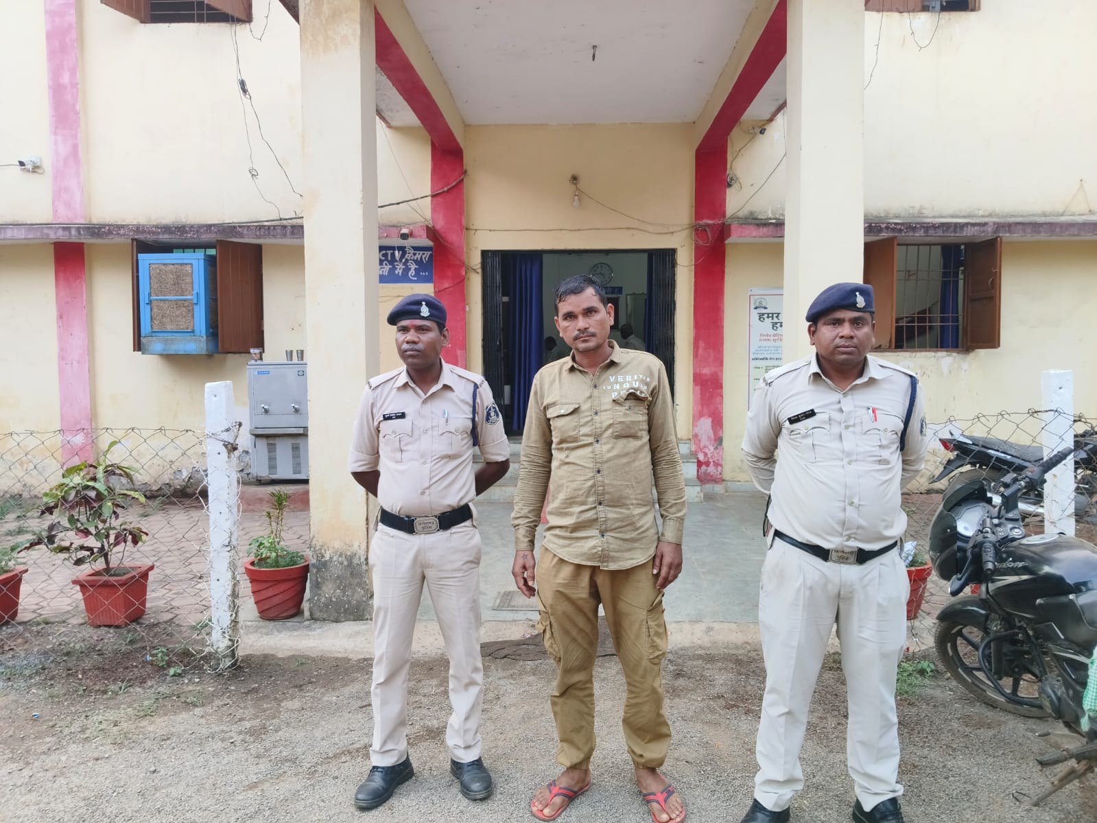 घर अंदर घुस गाली गलौच कर जान से मारने की धमकी देकर मारपीट करने वाले आरोपी गिरफ्तार पामगढ़ पुलिस की कार्यवाही