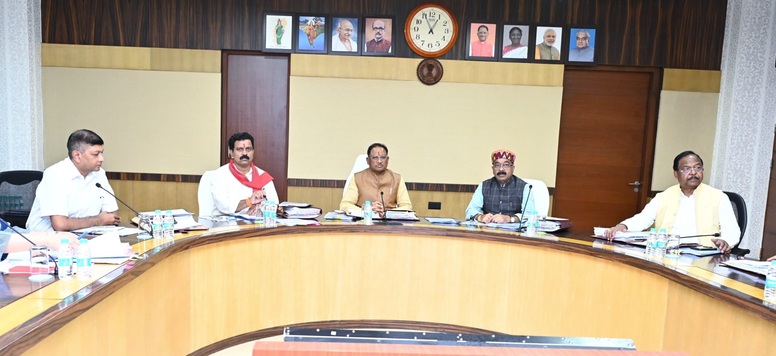 मुख्यमंत्री विष्णु देव साय की अध्यक्षता में कैबिनेट की बैठक हुई आयोजित लिए गए कई महत्वपूर्ण निर्णय 
