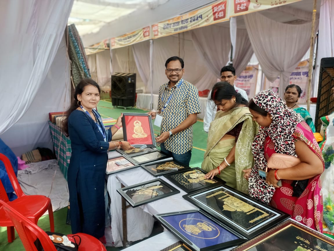 राज्य स्तरीय सरस मेला में जिले का उत्कृष्ट प्रदर्शन सर्वाधिक विक्रय करने वाला दूसरा जिला और समूह की महिलाओं ने प्राप्त किया तीसरा स्थान