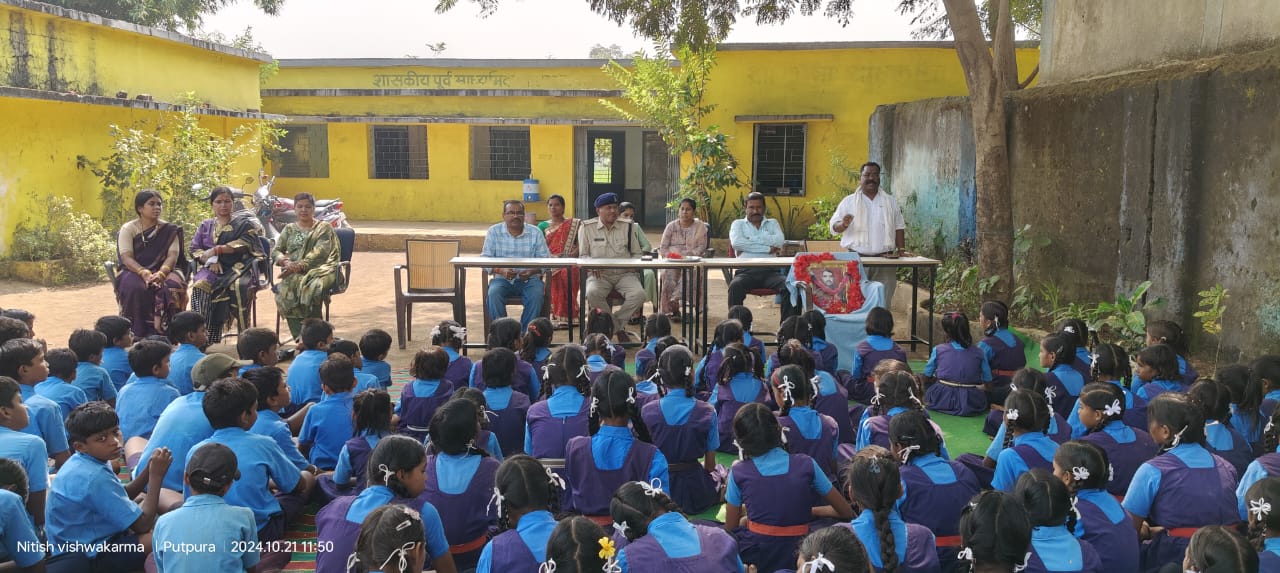 पुलिस स्मृति दिवस के अवसर पर शहीद पुलिस जवानों की शहादत को नमन करते हुए उनके द्वारा शिक्षा प्राप्त किए स्कूल में किया गया श्रद्धांजलि कार्यक्रम का आयोजन