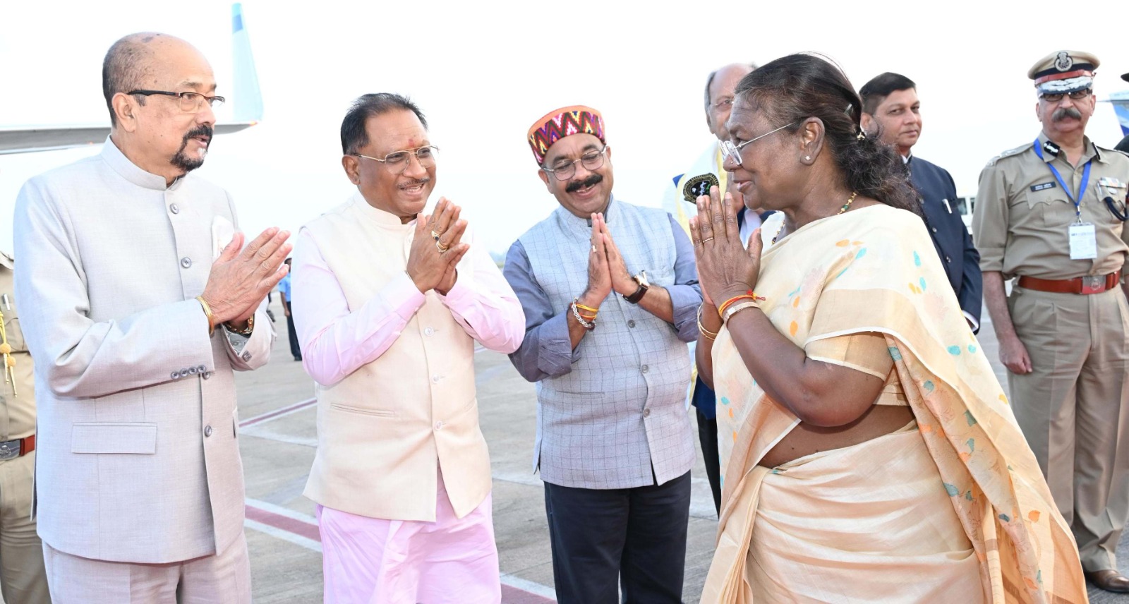 राष्ट्रपति द्रौपदी मुर्मु को भावभीनी विदाई, राष्ट्रपति मुर्मु के मुख्य आतिथ्य में संपन्न हुए चार संस्थानों के दीक्षांत समारोह