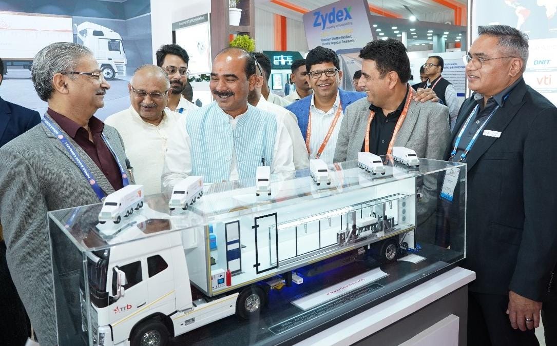 इंडियन रोड कांग्रेस वार्षिक अधिवेशन, केन्द्रीय राज्य मंत्री अजय टम्टा ने तकनीकी उपकरणों की प्रदर्शनी का किया अवलोकन