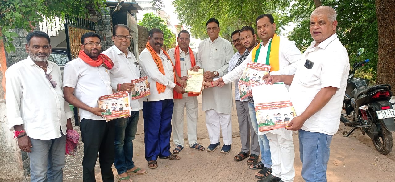 जिला अध्यक्ष की उपस्थिति में पूर्व मंडल अध्यक्ष कि घर वापसी