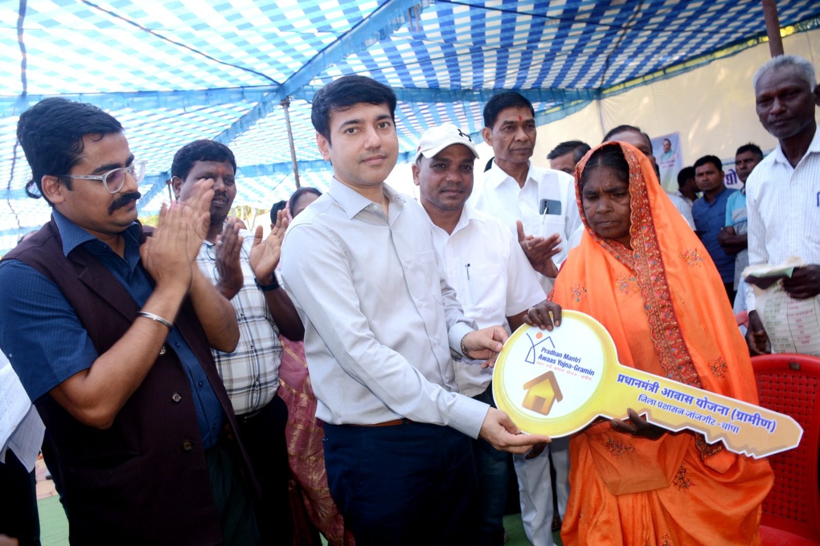 जनपद पंचायत बलौदा के ग्राम पंचायत करमंदा में जिला स्तरीय जनसमस्या निवारण शिविर का हुआ आयोजन