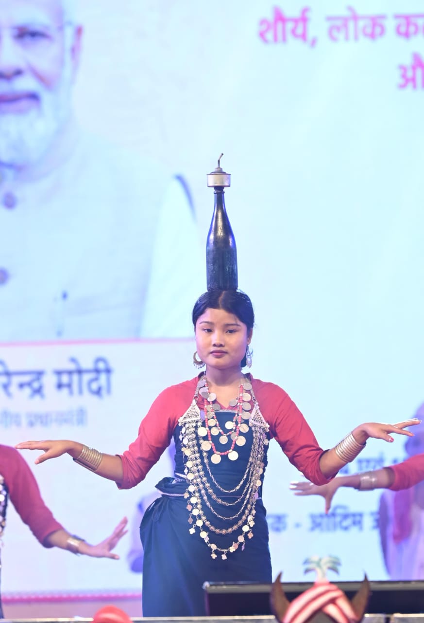 अंतर्राज्यीय आदिवासी लोक नृत्य महोत्सव का हुआ समापन विभिन्न राज्यों के जनजातीय नर्तक दलों ने शानदार प्रस्तुति से समा बांधा