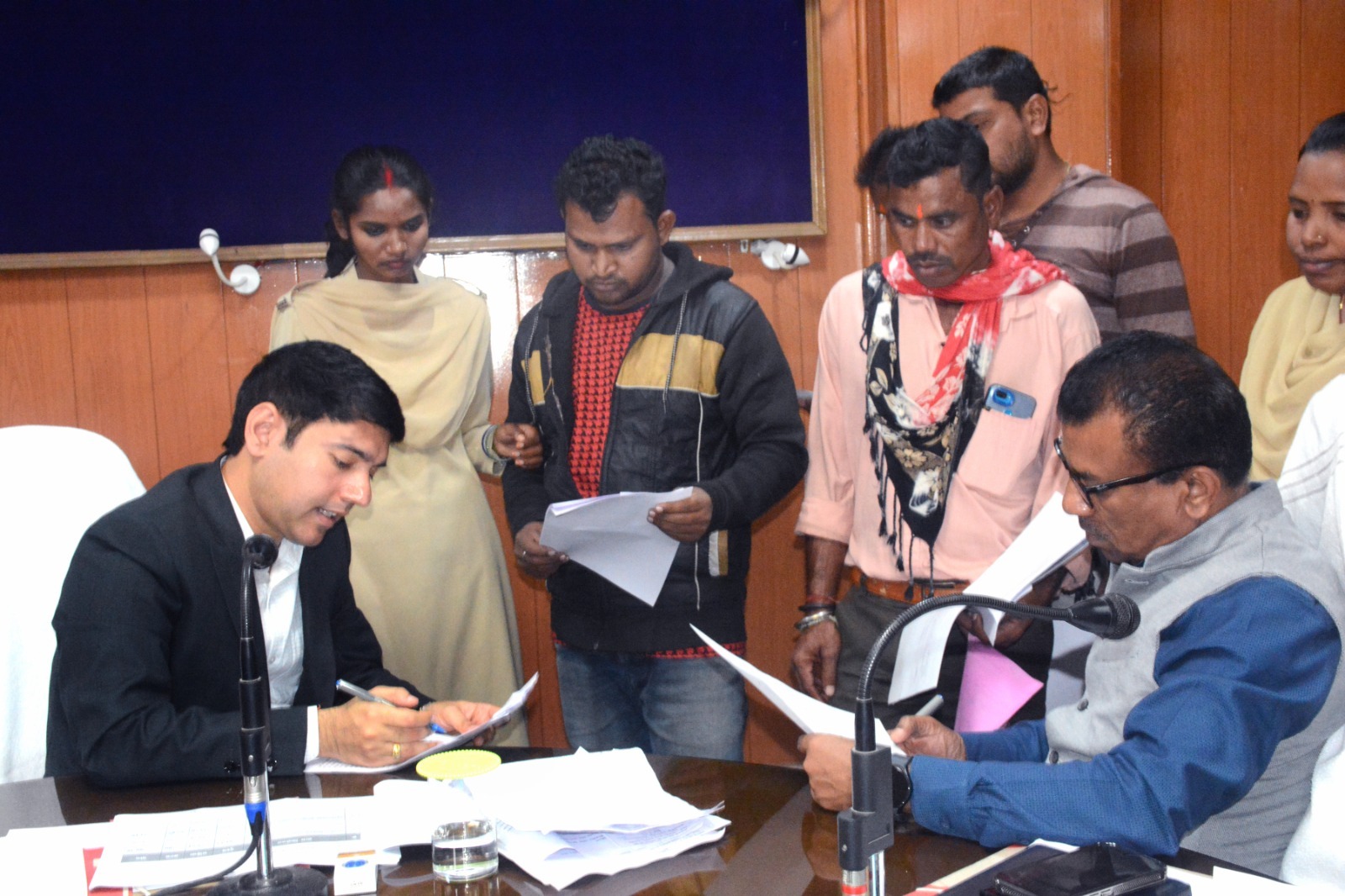 कलेक्टर ने जनदर्शन में सुनी आमजनों की समस्याएं